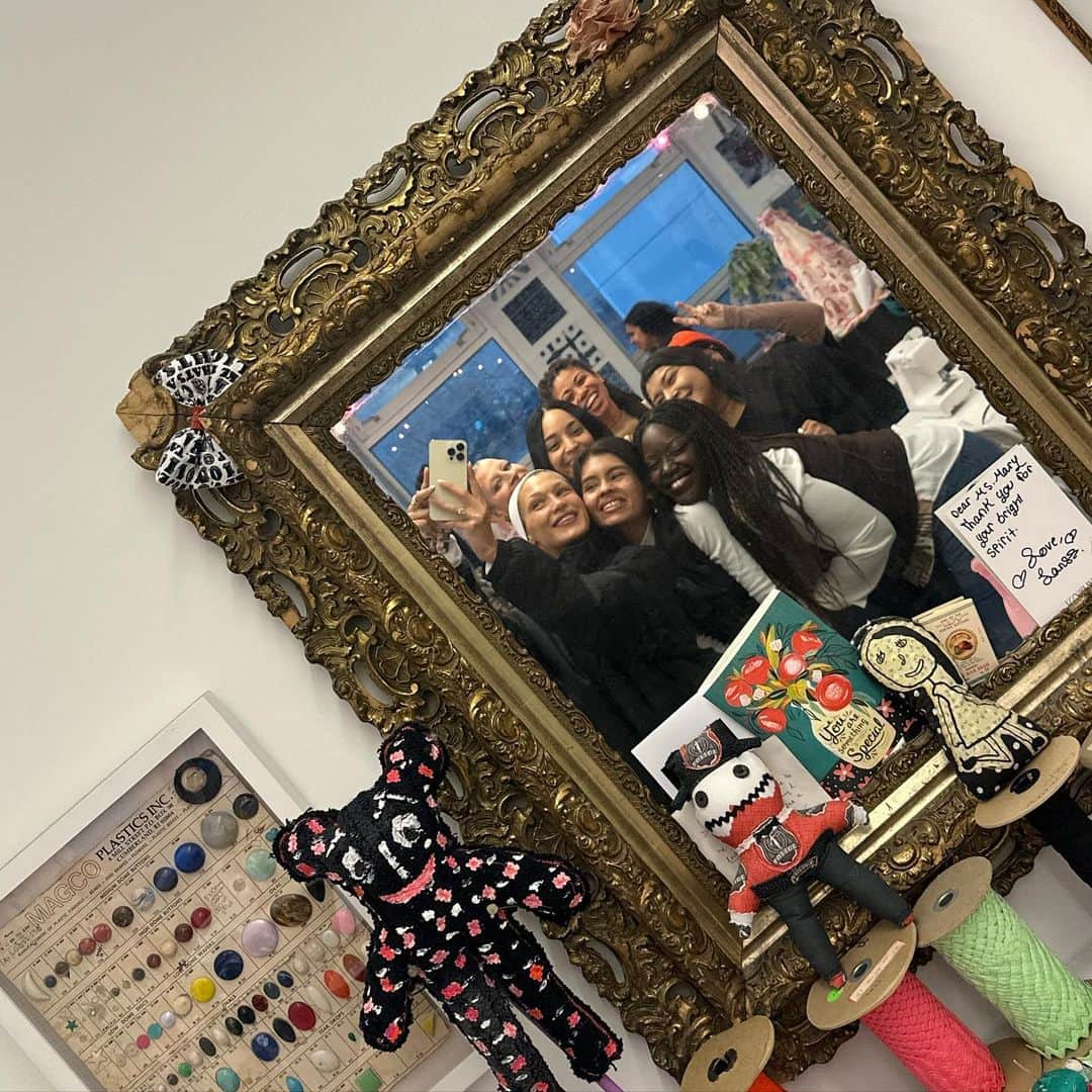ベラ・ハディッドのインスタグラム：「If anyone needs me, you can find me at @girlsclubny from now until forever!!Thank you @jld.suerte and every single person at LES Girls club for all the dedication & work that you’ve put into the youth & community!! I am forever at your disposal , days like this, with you, brings me pure joy!! I feel so lucky today. 🫶🏼」