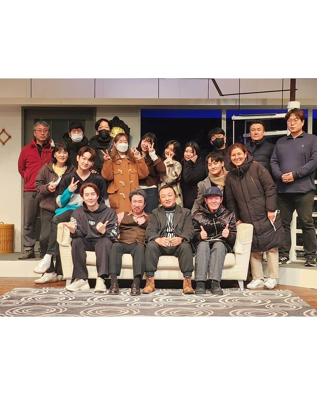 キム・ヒョンジュンさんのインスタグラム写真 - (キム・ヒョンジュンInstagram)「작년 여름의 끝자락부터  5개월간의 시간동안 함께 해온  연극 '추적' 드디어 막을 내렸습니다 제 인생에 있어 가장 중요한 시기의  터닝포인트가 되어준 작품 '추적' 대본을 처음 받았을때의  걱정과 설렘이 아직도 남아있네요 마일로가 되기 위해 정말 많이 고민했고  정말 값진 시간을 보내왔던것 같아요 무엇이던 다 해내고 싶었던  나의 마음을 완벽히 사로잡아준 '추적' 좋은 기회를 만들어주시고 저와 함께 와주신 변대표님 컴퍼니 식구들께 정말 감사드립니다 최고 터프가이 이종오 연출님  저와 페어를 함께 해주신 주원성 선배님 덕분에 제가 더 빛날수 있었습니다  마일로 삼형제 건태 덕현 앤드류 박성근 선배님 김일권 선배님 함께해서 행복했습니다  차근차근 지금처럼  앞으로 걸어 나아갈께요  극장으로 찾아와 관객이 되어주신  여러분들께 진심으로 감사드립니다 곧 새로운 작품으로 다시 만나요  Goodbye 마일로!!  #김형준 #ヒュンジュン #KIMHYUNGJUN #연극 #추적 #SLUETH」1月19日 4時50分 - hyungjunking