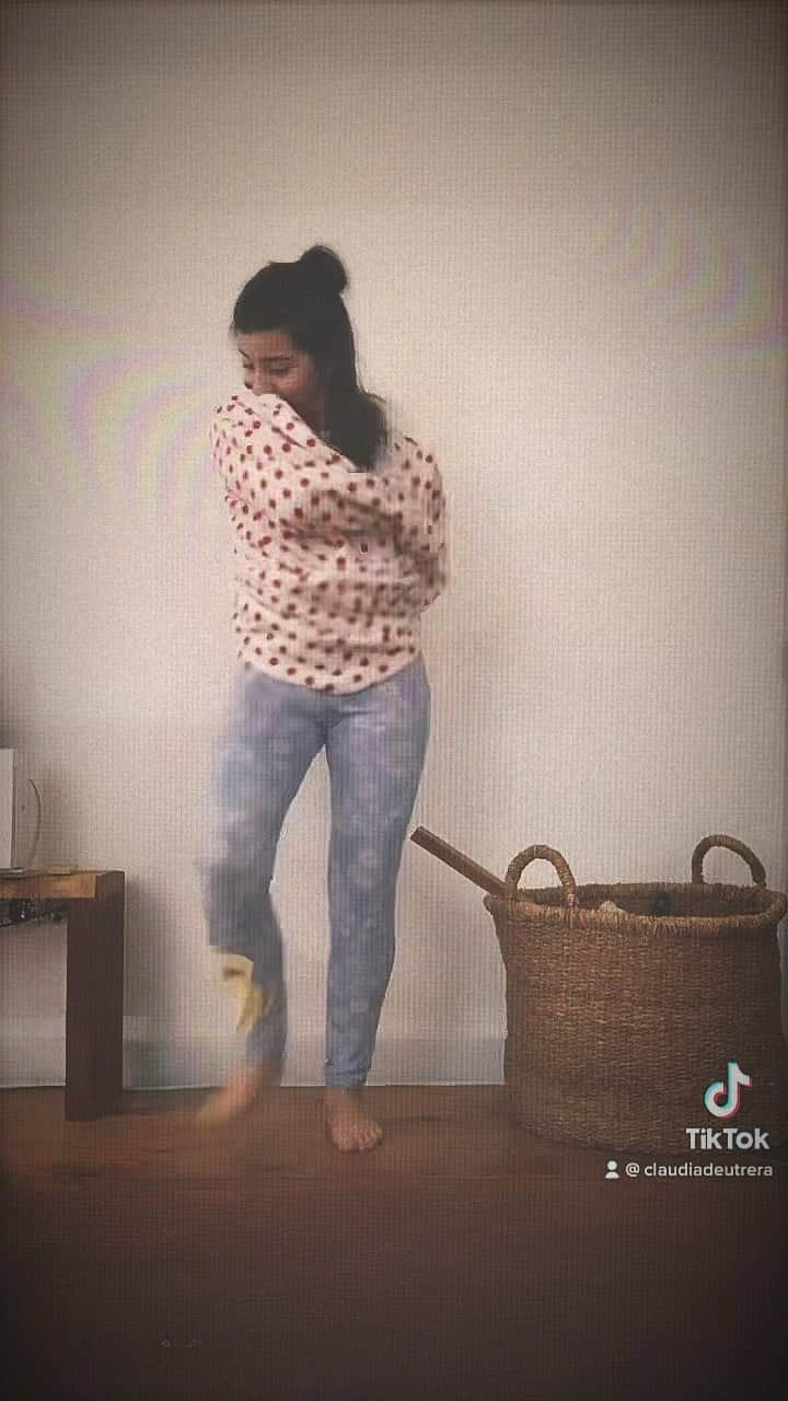 CLAUDIA. LA UTRERANAのインスタグラム：「Con todos mis respetos y no echarle cuenta a mis pintas pero ……. LOS QUE AMAN NO SE ASUSTAN !!!❤️🎼✨🤘🏽」