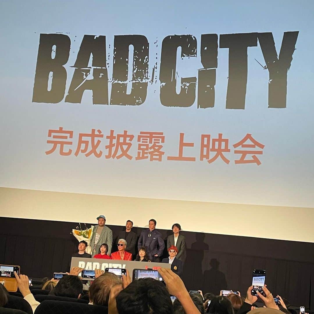 ベル（ニューハーフ）さんのインスタグラム写真 - (ベル（ニューハーフ）Instagram)「明日公開‼️ 「BAD CITY」 凄いです‼️ 久々映画館で、いい意味でゲロ吐きそうになりました❤️‍🔥 ラスト数十分、本当に凄いですよ👊🔥  色々言うと怒られると思うので、控えますが、最高の作品です‼️ 是非、映画館で痺れて来て下さい🔥  @ozawa_hitoshi  #小沢組 #小沢仁志さん  #badcity  #歌舞伎町 #ピカデリー  #ひげがーる  #ひげがーるべる  #おねえ #ニューハーフ  #badcity」1月19日 7時26分 - bell_newhalf