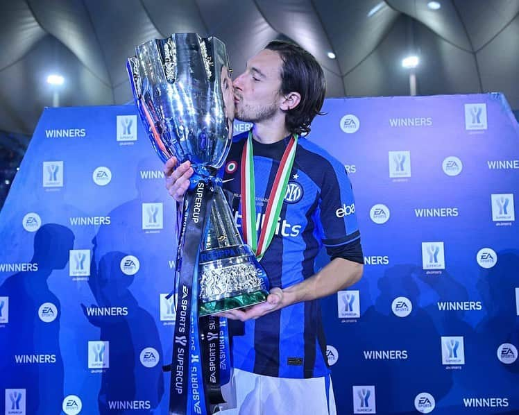 マッテオ・ダルミアンのインスタグラム：「In the end we meet Aga🏆n, #EASportsSupercup 🥇🖤💙」