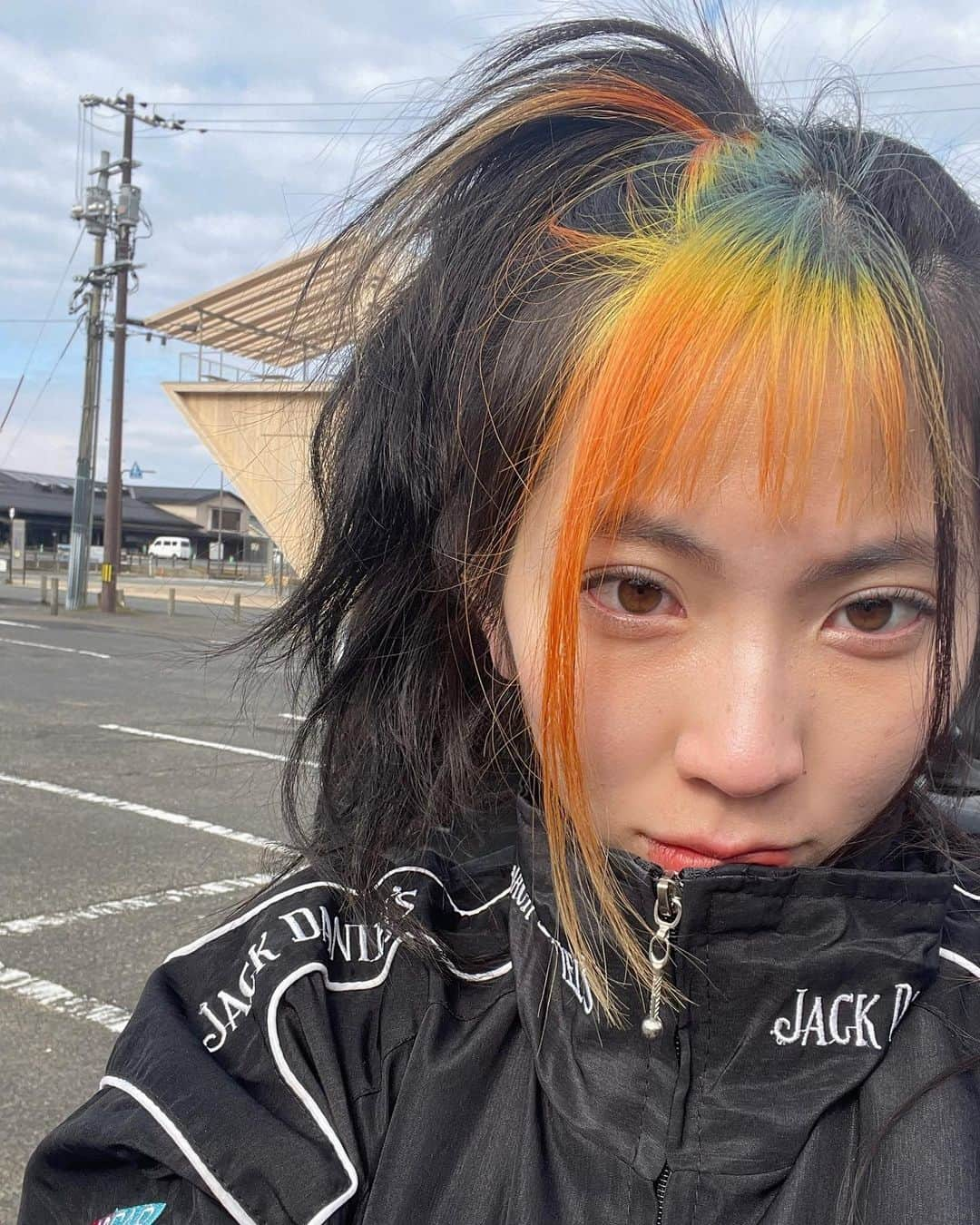 レイチのインスタグラム：「01.18 23歳なった🎂🌈  みんな祝ってくれてアリガト🥰🥰🥰 今年も自分の足で道歩いてイコ🐾🐾」