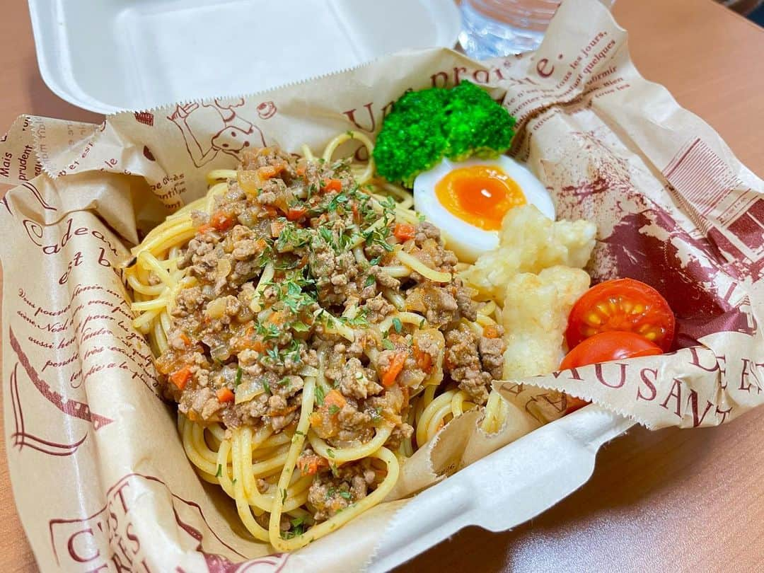 七尾カンナさんのインスタグラム写真 - (七尾カンナInstagram)「. . #ななおべんとう  . 🍴唐揚げ 🍴ミートソースパスタ 🍴魯肉飯 . ちゃんと毎日作ってるよんんんんんん！ . . . . . . . .  #七尾めし #弁当 #弁当記録 #お弁当 #お弁当記録 #お弁当部 #唐揚げ #唐揚げ弁当 #パスタ #ミートソース #魯肉飯  #クッキングラム #クッキング #料理 #料理記録 #自炊 #自炊女子 #自炊記録 #フォローミー」1月19日 19時27分 - nanao_kanna