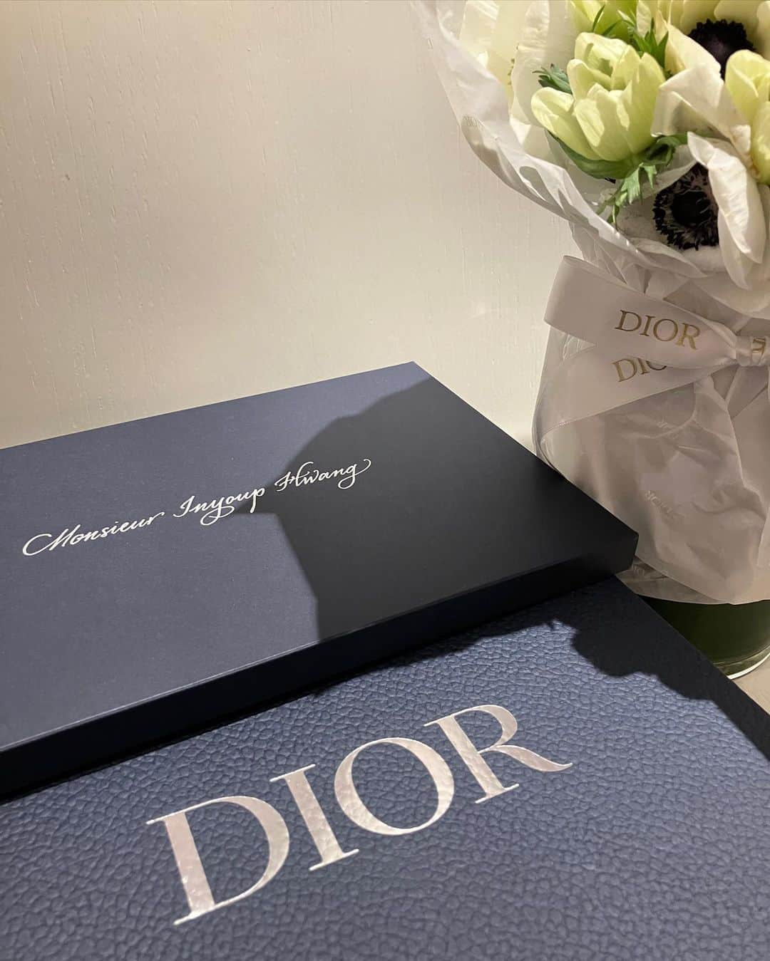 ファン・インヨプさんのインスタグラム写真 - (ファン・インヨプInstagram)「🖤 @Dior @MrKimJones #Dior #DiorWinter23  DIOR WINTER 2023 MEN’S COLLECTION - JANUARY 20TH 3PM PARIS TIME – TO BE REVEALED ON DIOR.COM 1월 20일 금요일 오후 11시 (한국 시간) 파리 현지에서 열리는 킴 존스의 WITNERL 2023 MEN’S 컬렉션이 DIOR.COM을 통해 공개됩니다.」1月19日 18時20分 - hi_high_hiy