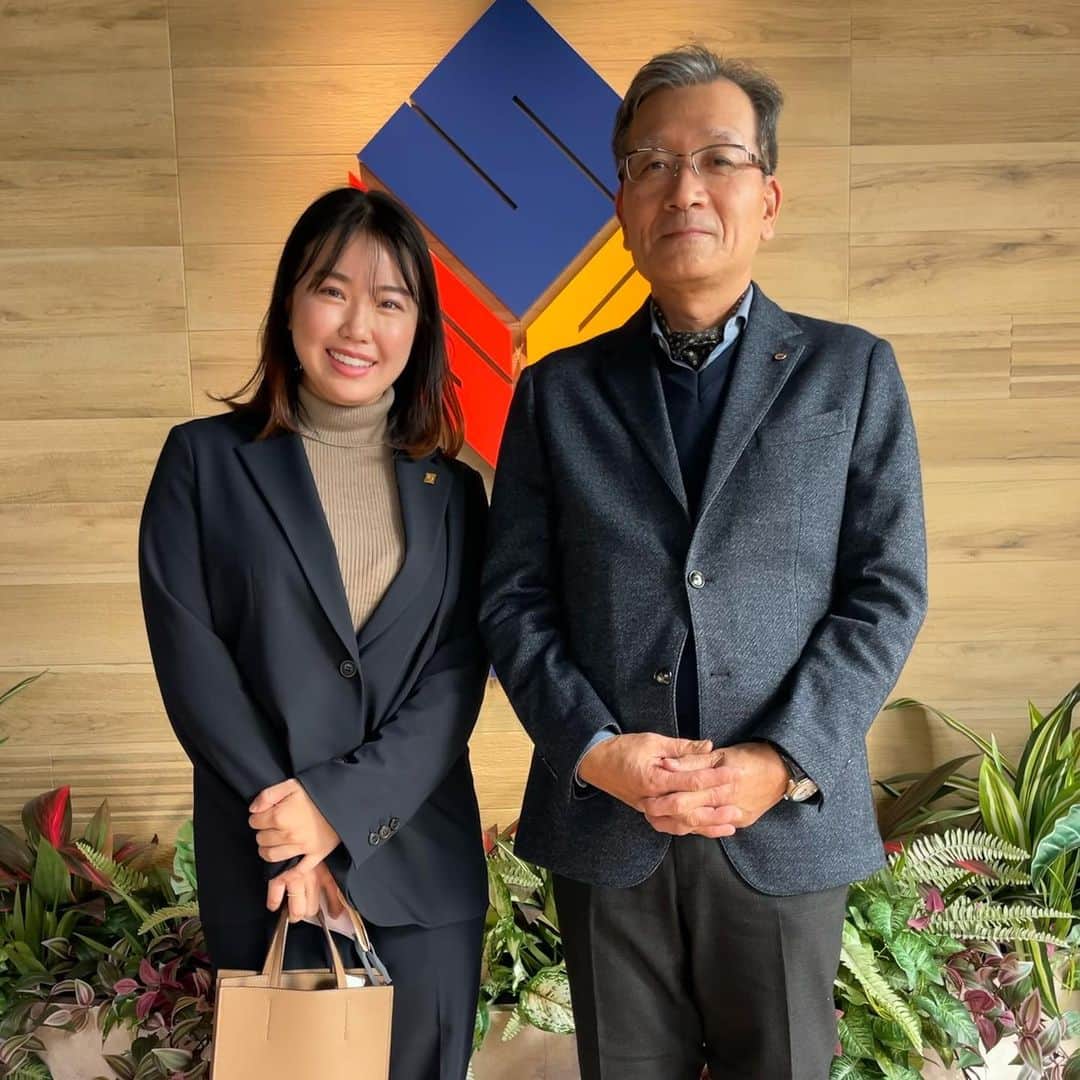 井上沙紀のインスタグラム：「いつもお世話になっている柴田社長とのツーショット📸いつも応援していただきありがとうございます！  3月28日に筑紫野CCにて、第二回サワライズカップジュニアゴルフ大会を開催します✨是非ご参加ください✨ お申し込みは小戸ゴルフセンターホームページまで⛳️  #サワライズ  #サワライズカップジュニアゴルフ大会」