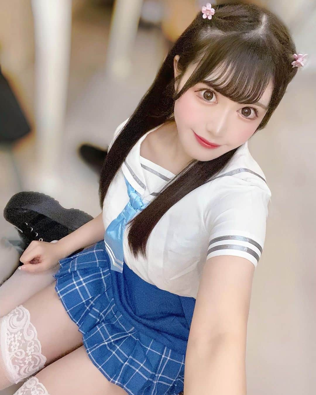 木咲りんのインスタグラム：「* ⋆ 絶対領域でねんねしたい人...？🐰💭💤 ⋆ * #idol#cosplay#cosplaygirl#japaneseidol#japanesegirl#asiangirls#asianbeauty#アイドル#スタフィオ#絶対領域#地雷系女子#制服#ニーハイ#秋葉原#制服コスプレ#コスプレ#コンカフェ嬢#コンカフェ#セーラー服#グラビアアイドル#インスタグラビア#jkブランド#jk #グラビア#撮影会モデル#粉我#偶像#데이트#그녀#아이돌」