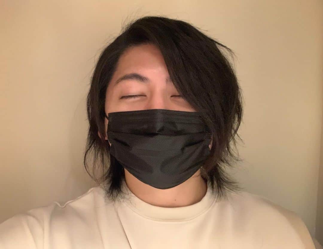 砂川信哉のインスタグラム：「めっちゃ髪切った」