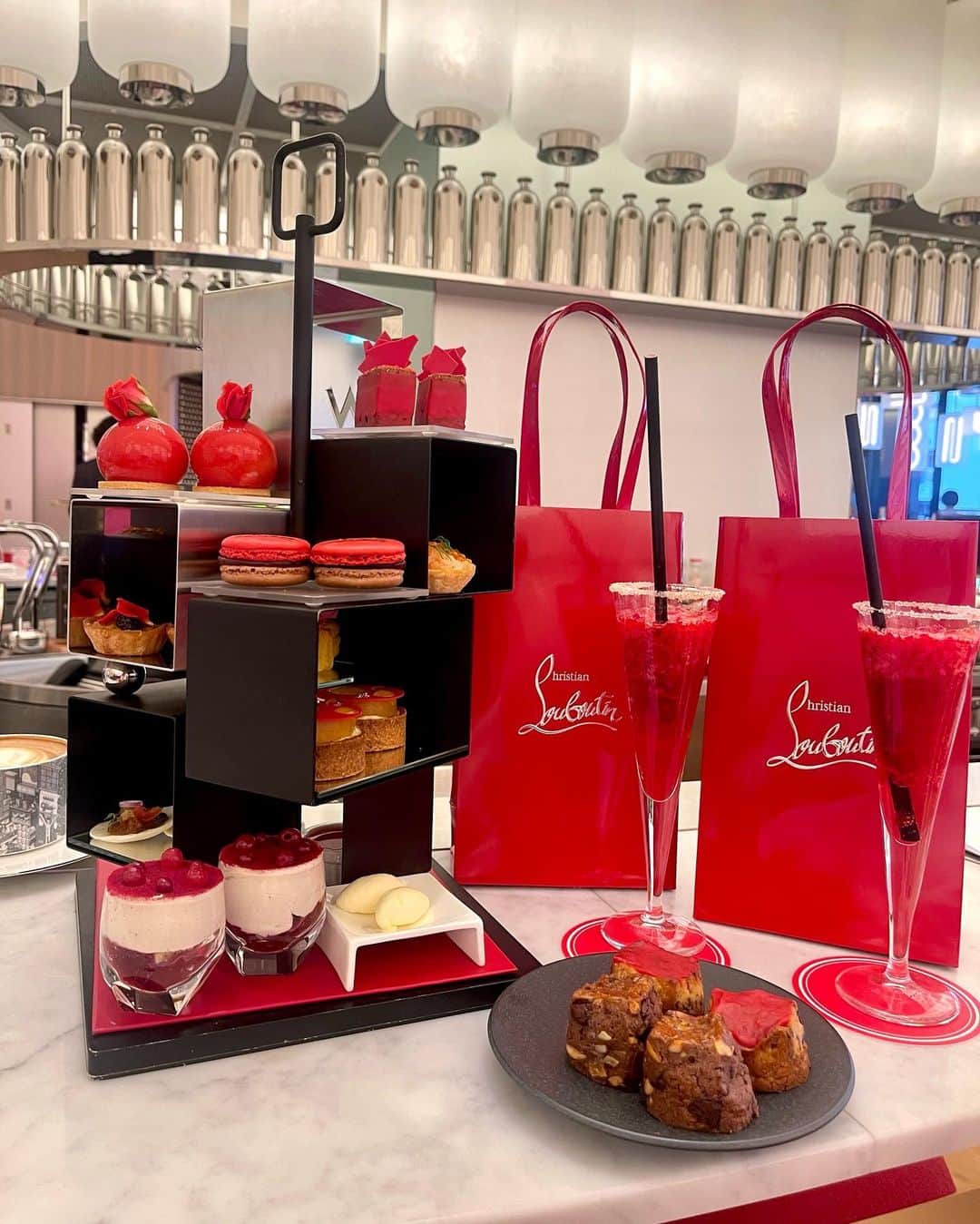 えりなのインスタグラム：「louboutin👠♥️」