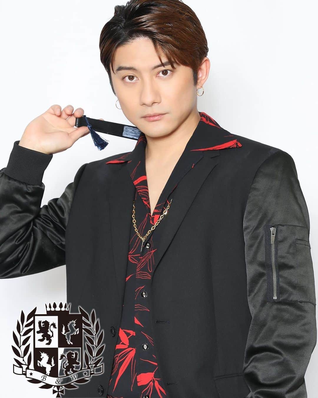 松浦司のインスタグラム：「MUSICAL 「リフレインする君の声〜encore 2023〜」  初日頑張ります プロデューサー黒澤強志役です センス持ってるけど使いません。  #松浦司#舞台#役者  2023.1/19(木)～22(日) 六行会ホール」
