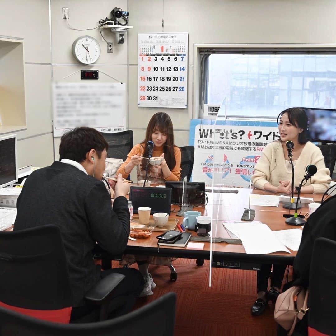 財津南美さんのインスタグラム写真 - (財津南美Instagram)「ㅤㅤㅤㅤㅤㅤㅤㅤㅤㅤㅤㅤㅤ 今回は、5回に渡ってお届けしてきた 「お届け！いとしまごころ」🌱 ひとまず最終回となった今日はKBCラジオ「アサデス。ラジオ」にて、朝食や軽食にお勧めの品をご紹介しました！ ㅤㅤㅤㅤㅤㅤㅤㅤㅤㅤㅤㅤㅤ 100%山の水を使って育てた、「糸島王丸農園」の夢つくしの新米✨ お供は、「玉家のキムチ工房」のチャンジャです🍚 甘みのあるご飯に、ピリ辛でコリコリ食感のチャンジャが相性抜群😳！ 白ごはんで楽しんだあとは、その上からお湯をかけて湯漬けにするのもオススメです✨ 　 ㅤㅤㅤㅤㅤㅤㅤㅤㅤㅤㅤㅤㅤ食後は、「山下商店」の「めっちゃ梅っ茶」という梅昆布茶でホッと一息💭 めっちゃ梅っ茶でお茶漬けするのもよさそうですね♪ ㅤㅤㅤㅤㅤㅤㅤㅤㅤㅤㅤㅤㅤ ご飯を入れたお茶碗は「恵水窯」の「白釉卵かけ碗」、 梅昆布茶を入れたカップは「高麗窯」の「粉引面取フリーカップ」 でした✨  オンラインショップ「いとしまごころ」でチェックしてくださいね☺️ㅤㅤㅤㅤㅤㅤㅤㅤㅤㅤㅤㅤㅤ ㅤㅤㅤㅤㅤㅤㅤㅤㅤㅤㅤㅤㅤ ひとまず最終回となりましたが、 また機会がありましたら、糸島のいいものをご紹介させていただきます♪ ㅤㅤㅤㅤㅤㅤㅤㅤㅤㅤㅤㅤㅤ #いとしまごころ#お届けいとしまごころ#糸島#KBCラジオ#アサデスラジオ#玉家のキムチ工房#チャンジャ#糸島王丸農園#夢つくし#新米#恵水窯#白釉卵かけ碗#山下商店#めっちゃ梅っ茶#梅昆布茶#高麗窯#粉引面取フリーカップ#朝食#軽食」1月19日 11時24分 - zaitsu_minami
