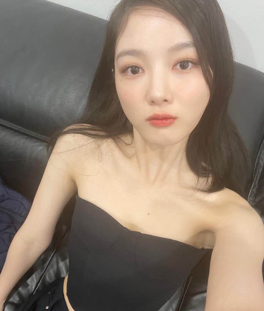 キム・ユジョンのインスタグラム：「🖤🤍2023🖤🤍」