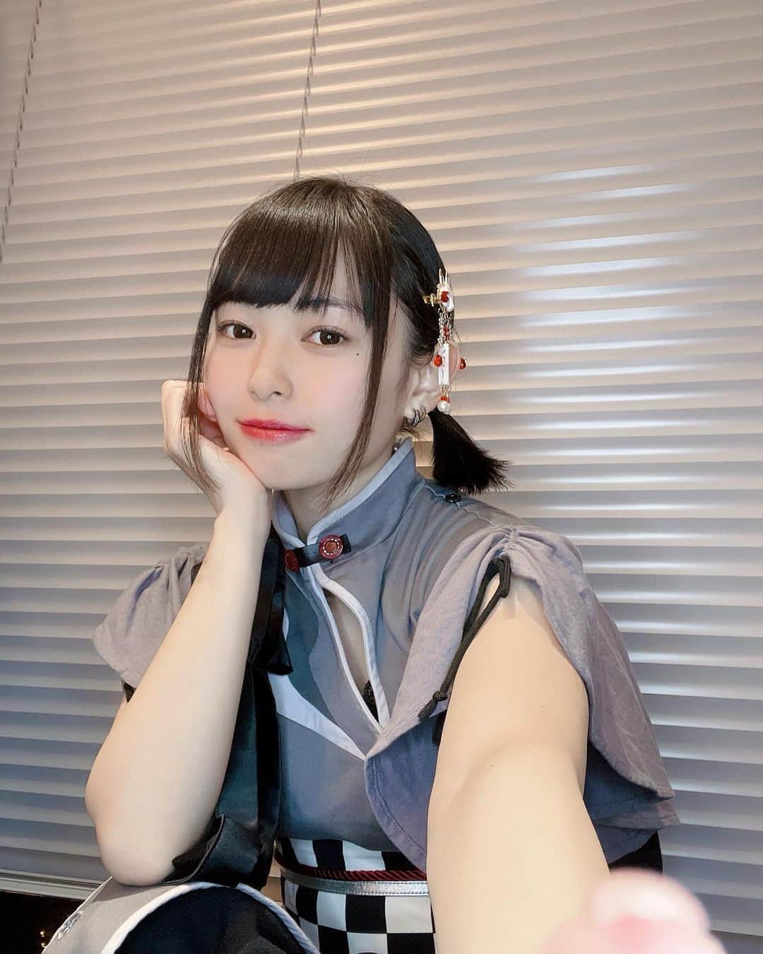 滝口ひかりのインスタグラム：「お正月気分のアクセサリーを 購入した時のです。  #滝口ひかり #takiguchihikari #wyenra #ゑんら」
