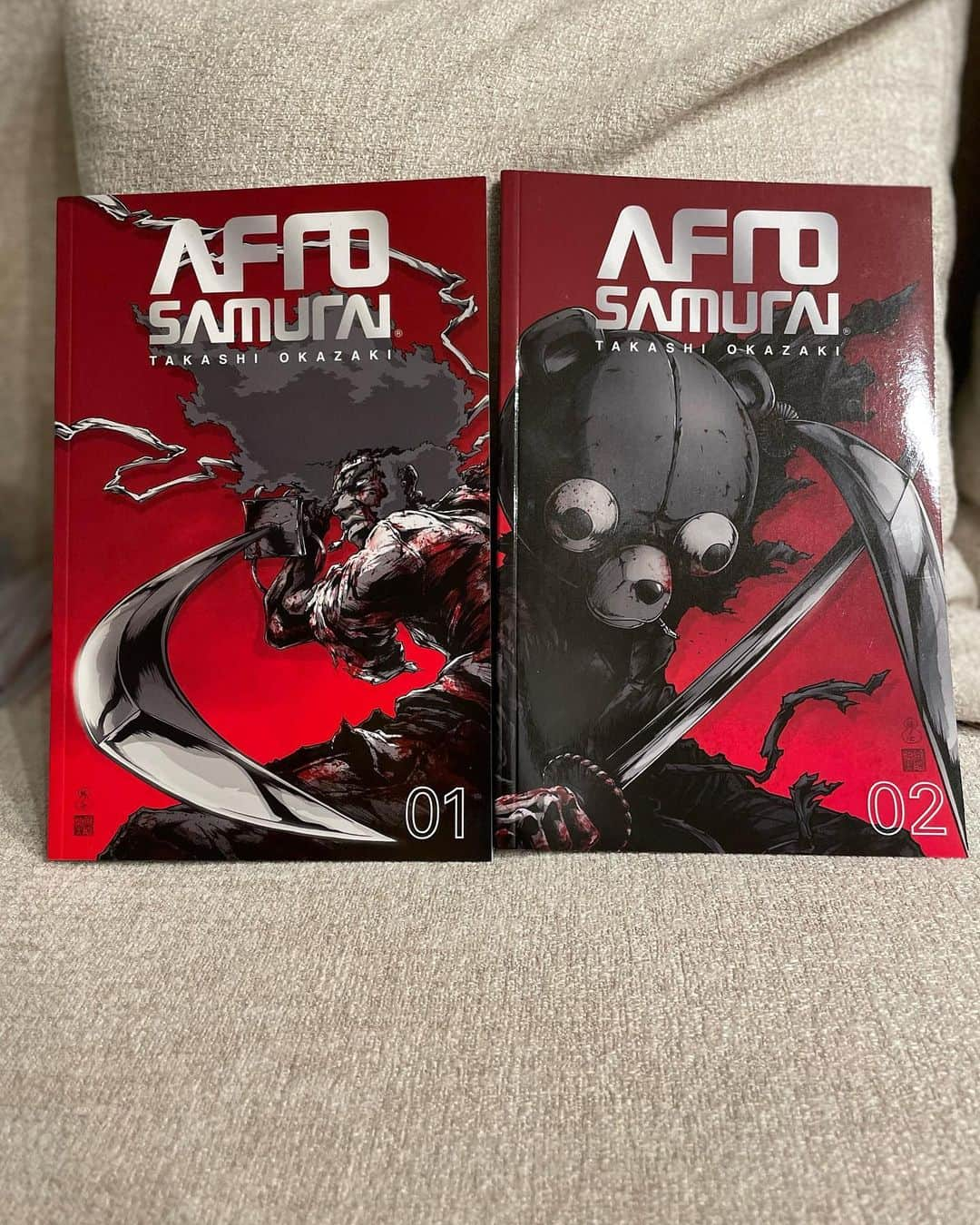 サミュエル・L・ジャクソンのインスタグラム：「MAXIMUM, GARGANTUAN, KATANA SHARP THANKS TO @titancomics for Volume 1&2 of AFRO SAMURAI👊🏾👊🏾‼️‼️Totally appreciate yall hooking a Brother up!! Gotta figure out a way to get this on the Big Screen!!! My Man @takashiokazaki did his thang with this one. Can’t believe it’s the 15th Anniversary of the Fro Samurai anime👊🏾👊🏾‼️‼️#feelslikeyesterday#」