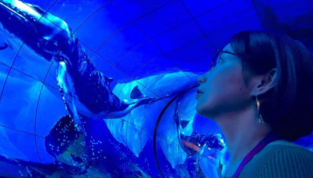 弓月ひろみのインスタグラム：「Selfie at LG's CES2023 booth😉  I think the best selfie spot in LVCC. This tunnel was started in 2017🤳my favorite😍  #CES #CES2023 #lasvegas #LG #technology #Tech #display #journalist #journalistlife」