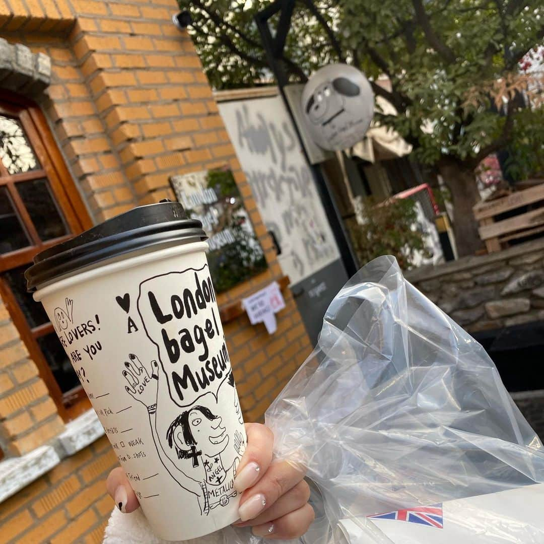 岩井ひかるさんのインスタグラム写真 - (岩井ひかるInstagram)「@london.bagel.museum  🇰🇷 早起きして朝ごはん🥞 日本にも持ち帰ったぁ🐶に引っかかったけどw 無事持って帰りましたww    #韓国旅行 #狎鴎亭グルメ #韓国トレンド #koreatravel」1月19日 15時03分 - hikaruuu_i