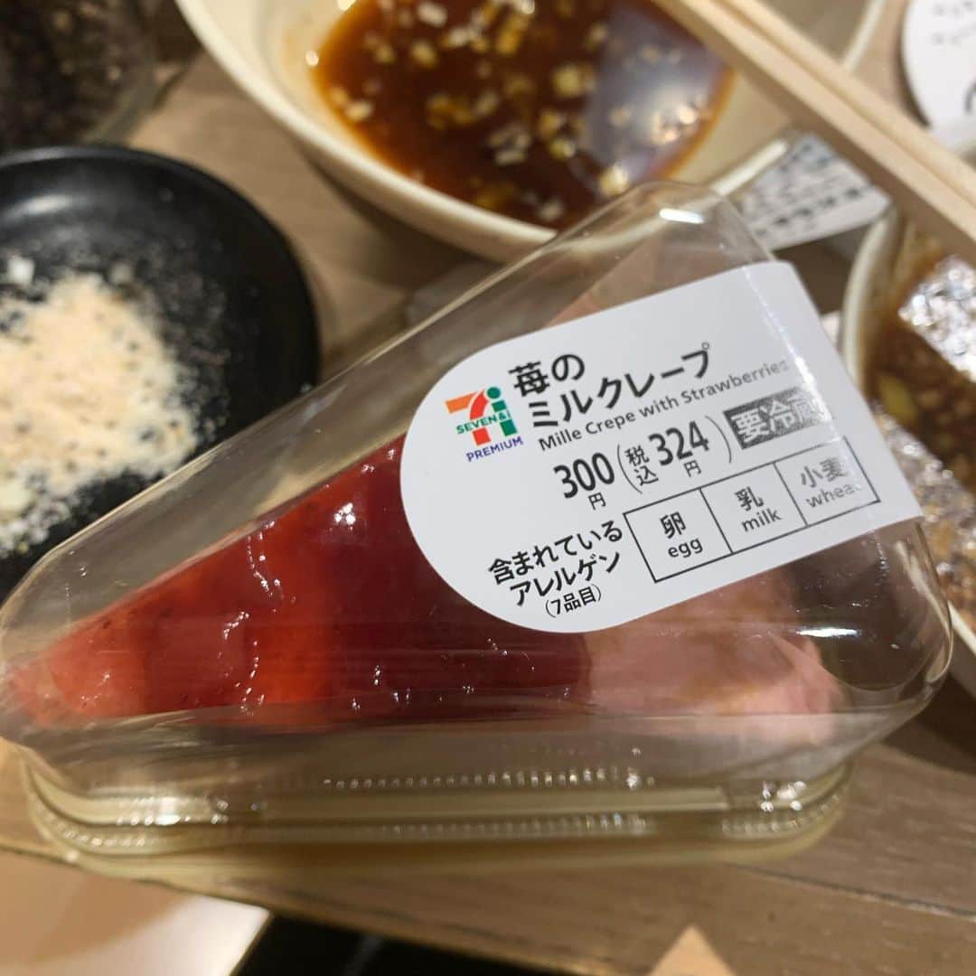 溜口佑太朗のインスタグラム：「本日、誕生日を迎えました。 38年目も無事迎えることができました。 先日春日さんにお会いした時、僕の誕生日が近いことを知った春日さんがわざわざ途中でケーキを買ってお祝いしてくださいました。 このケーキが本当に嬉しくて美味しかったです。 皆様、この一年もどうぞ宜しくお願いします。」