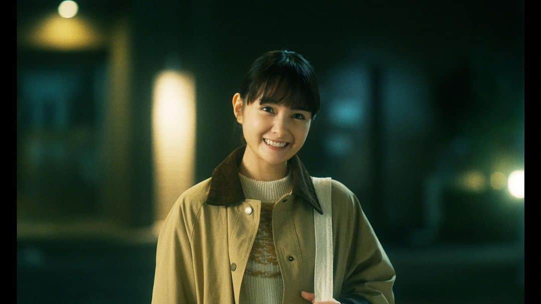 葵わかなのインスタグラム：「． 秦基博×U-NEXT FILM 『イカロス 片羽の街』  中川龍太郎監督の「十年と永遠」に出演させていただきました。  詩のような脚本の雰囲気に心を掴まれて、撮影中も見えない空気や気持ちを必死に感じ取って伝えたいと、神経を冴えわたらせていくような現場でした。  U-NEXT にて2 /11（土）独占ライブ配信される、 『秦 基博 × U-NEXT FILM「イカロス 片羽の街」＆PREMIUM LIVE「ICARUS」』  内で放映されます。😳 音楽と映画がこんな風に関わっていくのはとても珍しいような気がしました。面白い…。  ぜひチェックしてみてください☺️」