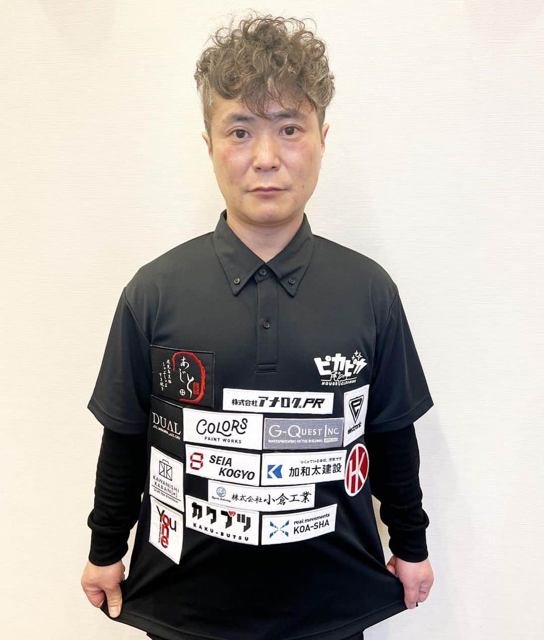 入江慎也のインスタグラム：「この度ピカピカ東京は2023年1月からピカピカスポンサー制度をスタートさせていただきました。 ユニフォームに会社のロゴを貼らせていただき、僕がそれを着て、企業様の講演会や、メディア、取材等に行かせて頂きます。 弊社のホームページにスポンサー様のurlを載せさせていただきます。 その他企業様のご相談事の解決や、ご希望がございましたら、スポンサーさん同士のマッチングもやらせて頂きます。  まだ全ての企業様ではないですが、現段階での企業様をご紹介させて頂きだきます。  この度はピカピカのスポンサー様になっていただきまして誠にありがとうございます。 社員一同全力で頑張っていきます。  よろしくお願い致します🤲🤲  ありがとうございました。  #鹿児島黒豚しゃぶしゃぶすき焼きあじと #株式会社アナログPR #株式会社HK #株式会社electronic #株式会社小倉工業 #カクブツ #株式会社COLORS #加和太建設株式会社 #株式会社カワニシカバンプロダクト #株式会社弘亜社 #ジークエスト株式会社 #有限会社西亜工業 #DUAL #Youonecorporation #株式会社ピカピカ #スポンサーさん企業募集中」