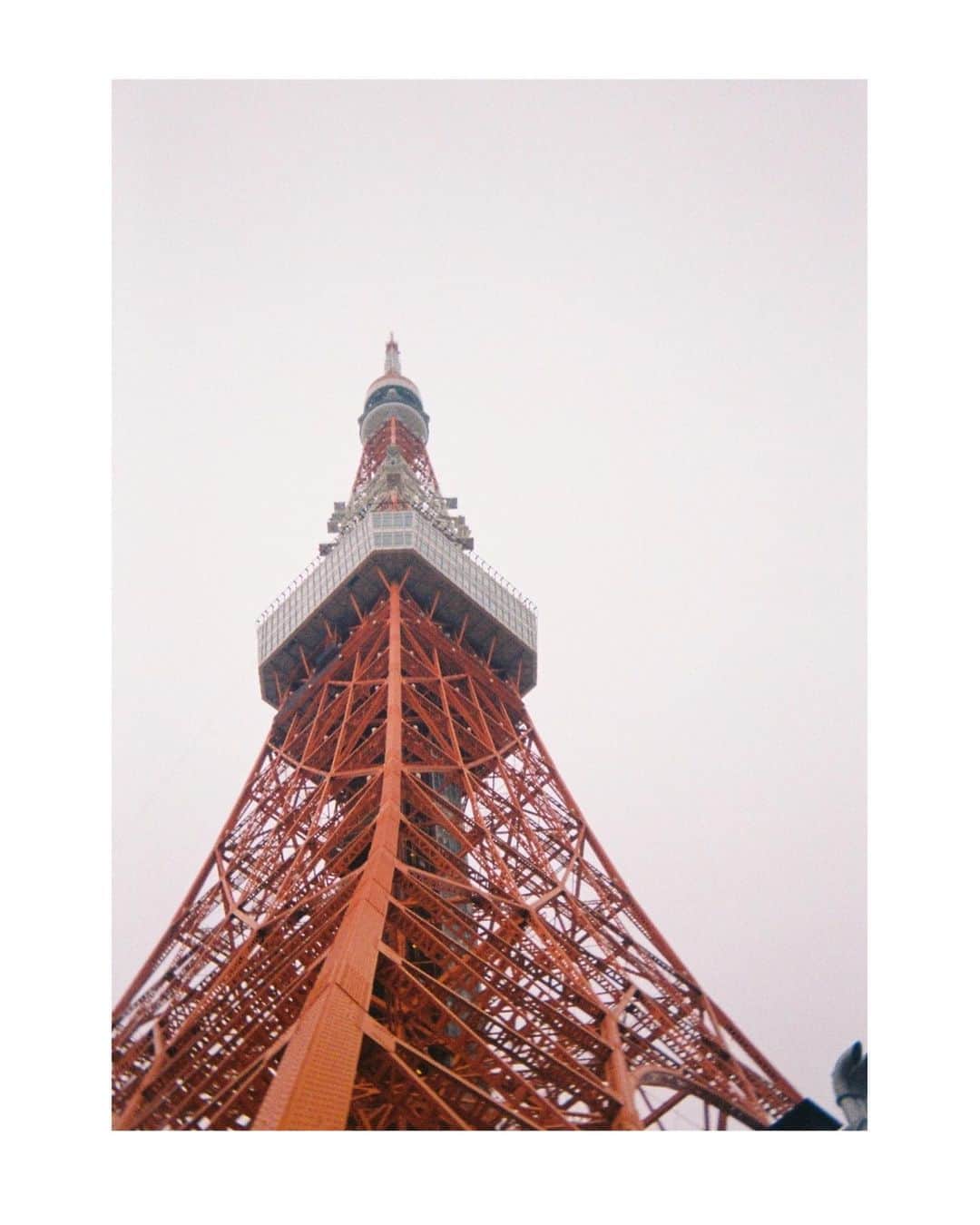 箭内夢菜のインスタグラム：「実は フィルムカメラを初めまして 初現像してきました📷  撮ってる時はどんな風に写ってるのかわからなくて、現像する日のワクワク感、たまらない🫠  YouTubeで行った所でも撮ってみました🗼」