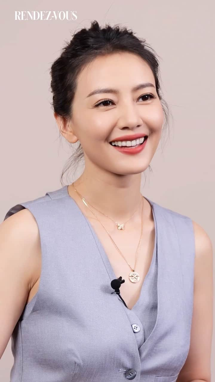 高圆圆のインスタグラム：「Rendez-vous with @gaoyuanyuan_gyy and @chaumetofficial. The actress and Chaumet ambassador tells us all about her special relationship to jewellery, what it means to her and the creations she never leaves.  Find out more in the #ChaumetRendezVous magazine. Come and ask for your copy in the nearest Chaumet boutique. #Chaumet #StoriesofLiens」