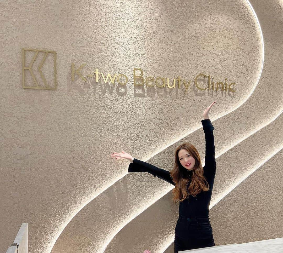 maiのインスタグラム：「先日リップアートの2回目に @ktwo_clinic_nishinomiya へ 行ってきました🫶✨✨  1回目しているので 今回は初めから最後まで 余裕でした😎💓  今回も麻酔してもらったので 痛みもなく爆睡してました🤣  駅近だからほんまに便利すぎ✨  直後はやっぱり腫れるけど 麻酔も１時間ほどで引くし、 唇のピリつきも3日目にはほぼなかった😎✨  1回目の定着も褒められたから 2回目も常にワセリン塗りまくってた🤣✨  リップアートしてほんまに楽だし早くやっとけばよかった🥲✨  @r_artmake さんに デザインから色から任せてしまったのに好み伝えるだけですっごく素敵にしてもらえました✨ ありがとうございました💓  #アートメイク#アートメイクリップ#西宮ガーデンズ#ktwo#アイブロウ#西宮北口」