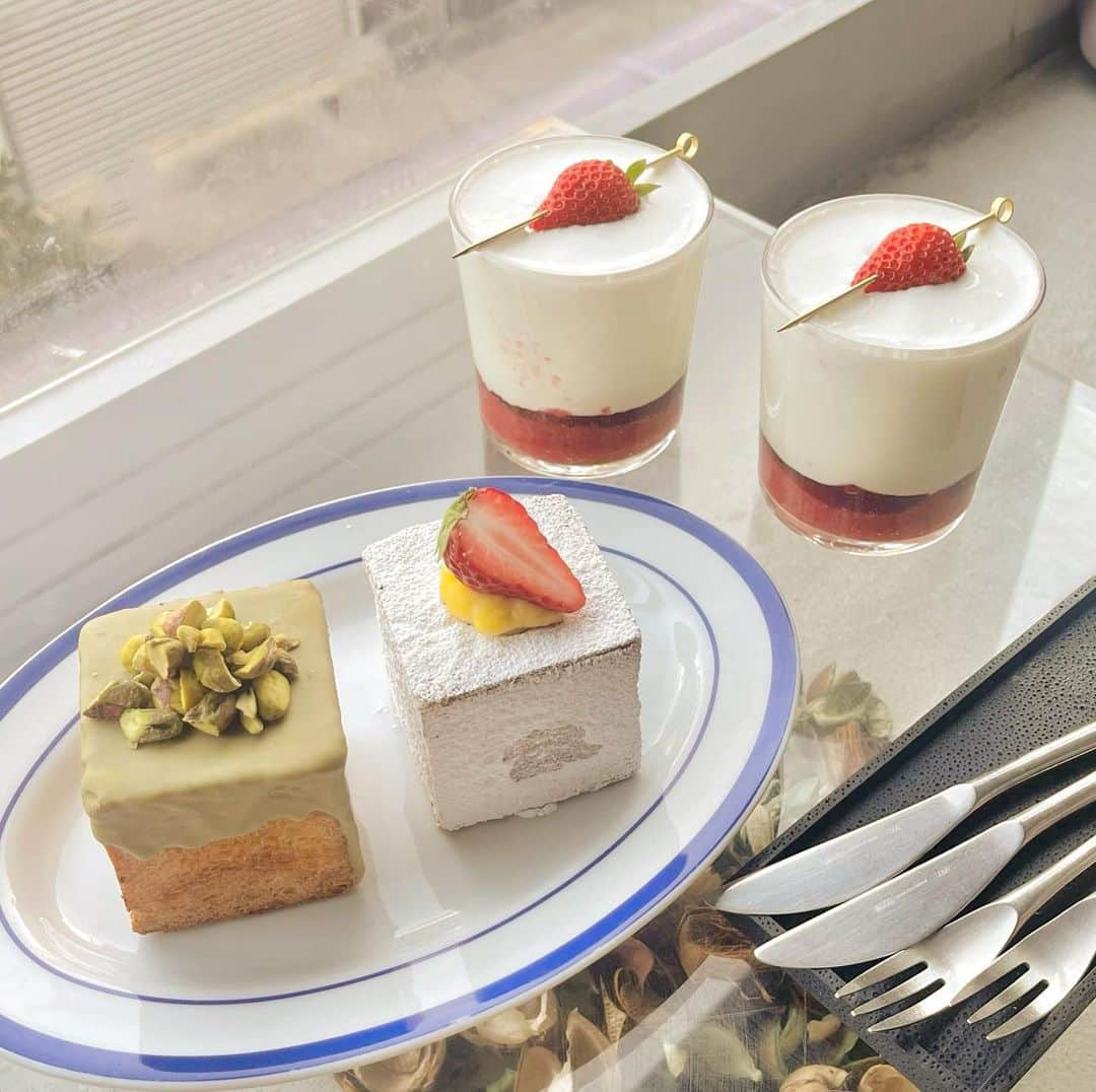 大橋あかりのインスタグラム：「☕︎ Cafe !N ・ ・ キューブパイといちごミルク美味しかったね🍓🫖 .∘」