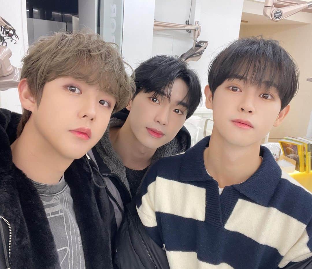 インジュン のインスタグラム：「@injun1992.39  @jjh_0331  @park_628」
