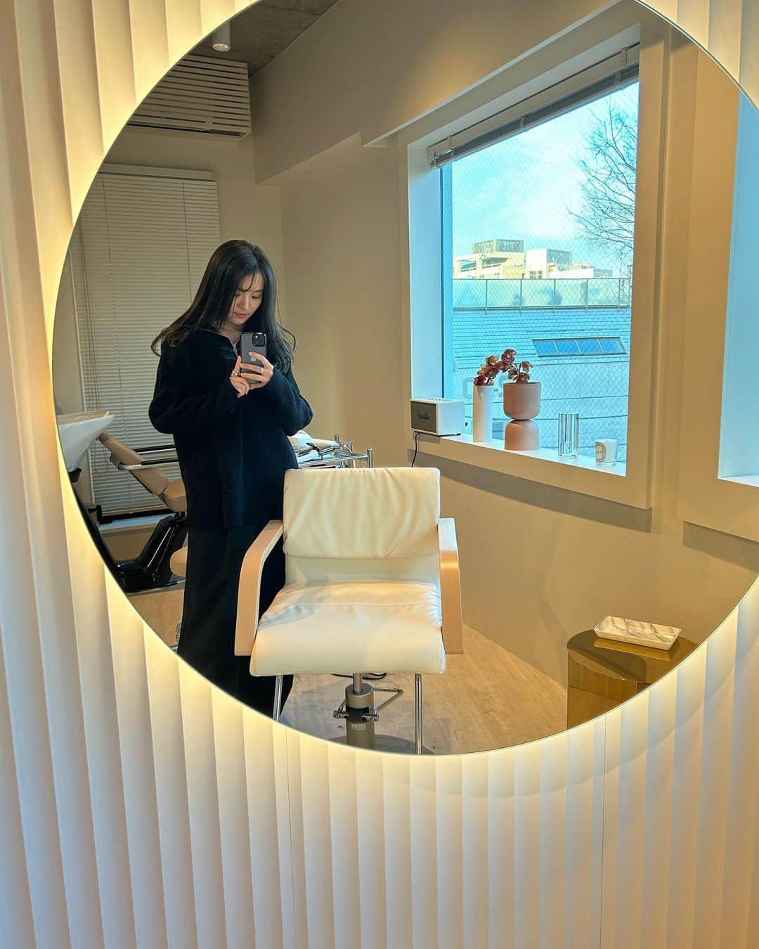 高嶋菜七のインスタグラム：「まなさんが独立された新しい美容院liliysに行ってきました！  個室サロンで可愛い内装で素敵でした🫶🏼  いつもありがとうございます🫶🏼」