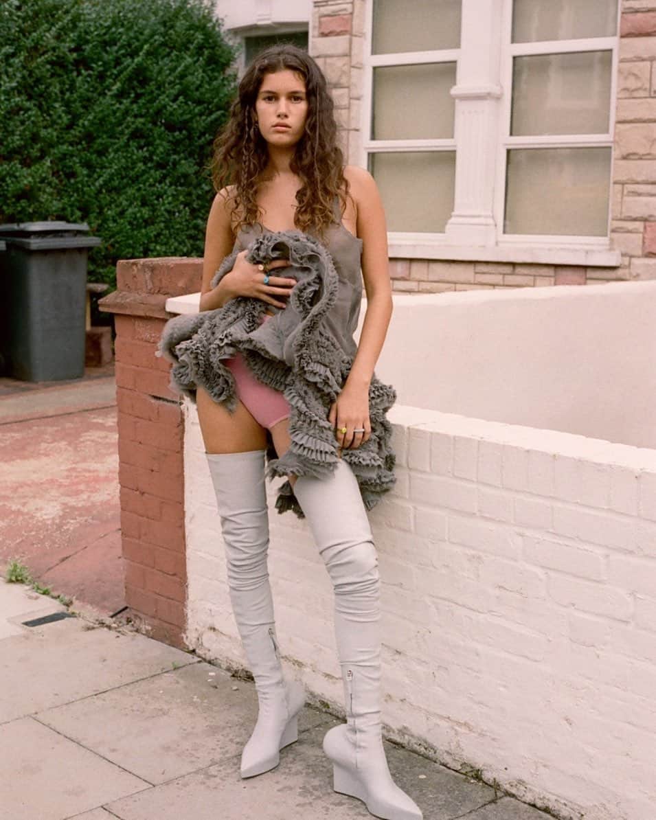 Luraのインスタグラム：「One way or another Tamina @jmscouting  By @patricia.ruizdelportal @espedelafuente   @givenchy boots and dress, baserange pink underwear, jewellery  Sandra Alexandra」