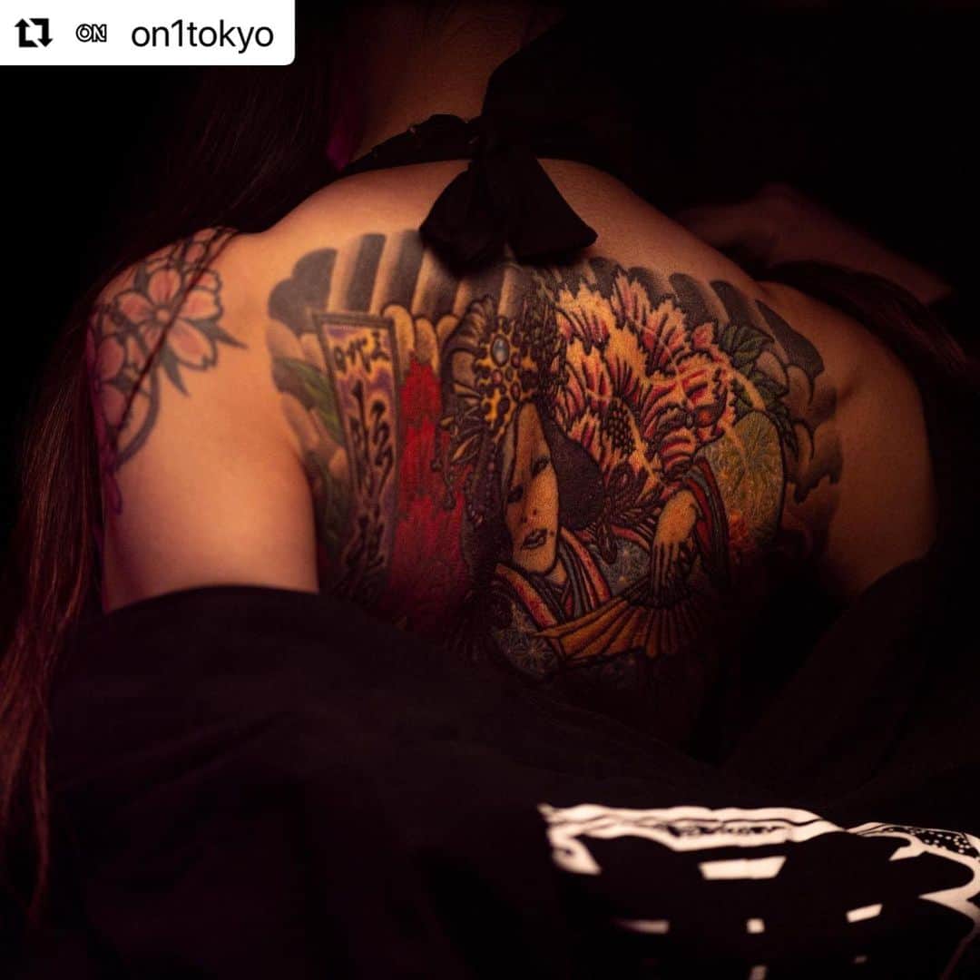 松田ゆう姫のインスタグラム：「#Repost @on1tokyo with @use.repost ・・・ The art and the artist @yu________k1 @studio.shibuki . . #traditionaljapanesetattoo #legendaryartists #kingoftattoo #queenoftattoo #teboritattoo  #tattoo #tattooart #tattoomodel #tattoogirl #japanesetattoo #japanesegirl #shoot #shooting #彫右衛門 #游姫」