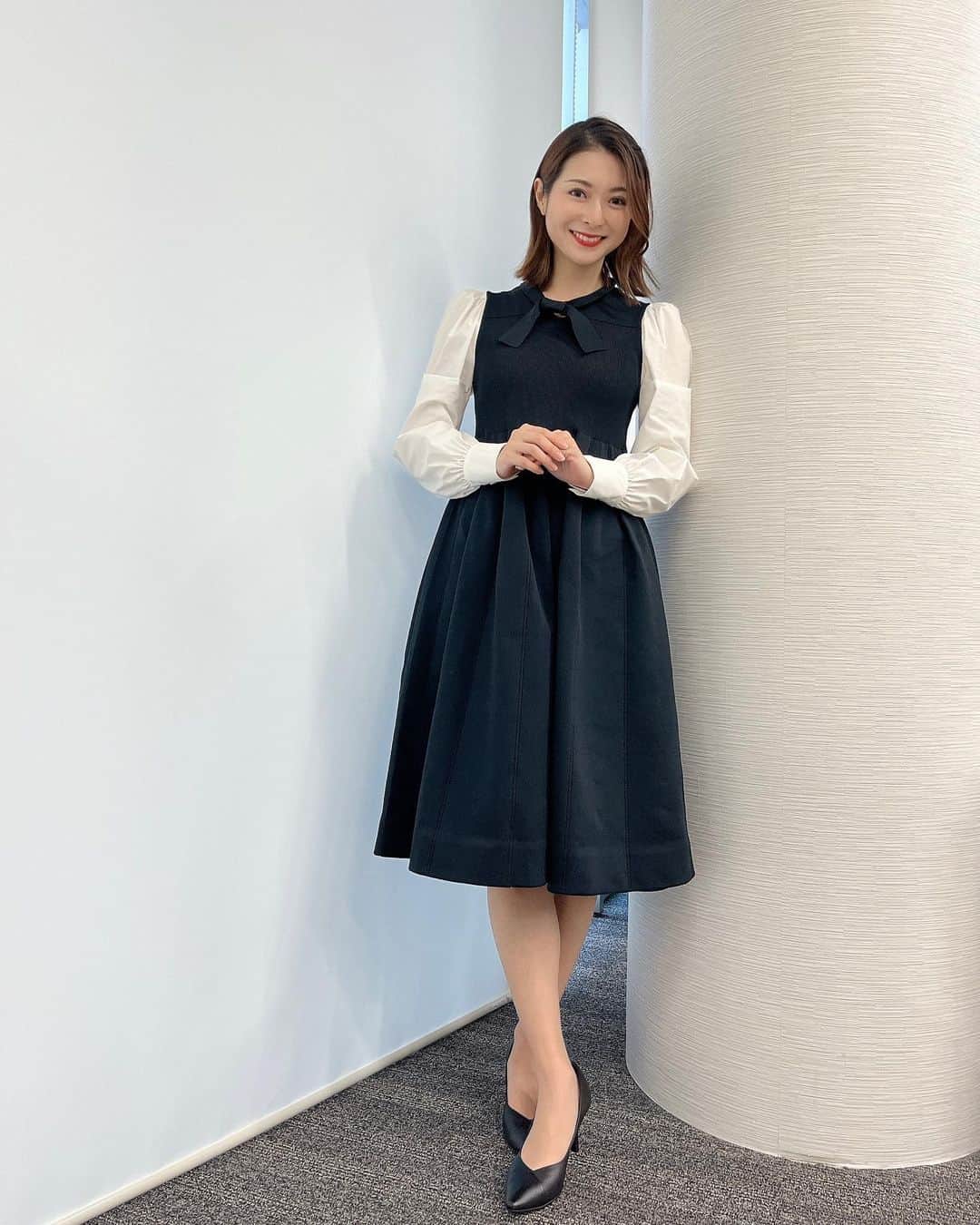 住田紗里のインスタグラム：「昨日と今日のグッド！モーニングの衣装です。 寒いですね🥶あたたかくしてすごしましょう！  ワンピース CELFORD (@celford_official)  トップス・パンツ Pierrot (@pierrot_shop)  #グッドモーニング#衣装#celford#pierrot#ワンピース#紫#パンツ#ポニーテール#テレビ朝日#テレ朝#テレビ朝日アナウンサー#アナウンサー#住田紗里」