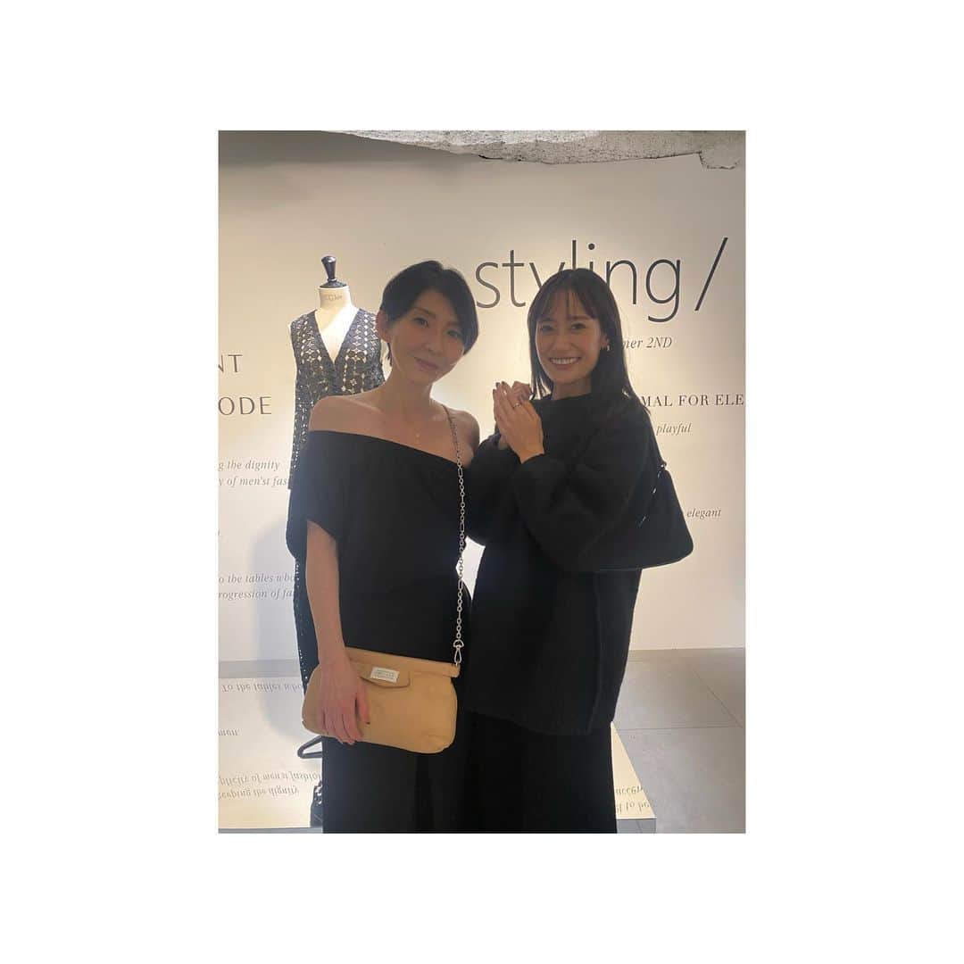 吉田志織のインスタグラム：「@stylings_official さんの展示会にて 白幡啓さんとお写真をとっていただきました🙇🏻‍♀️🙇🏻‍♀️🙇🏻‍♀️ お忙しい中、本当にありがとうございました🙇🏻‍♀️✨  私はとてもかわいいお洋服👗をオーダーしました✨ 夏がすごく楽しみです☺️✨✨  @1030kei   #styling_」