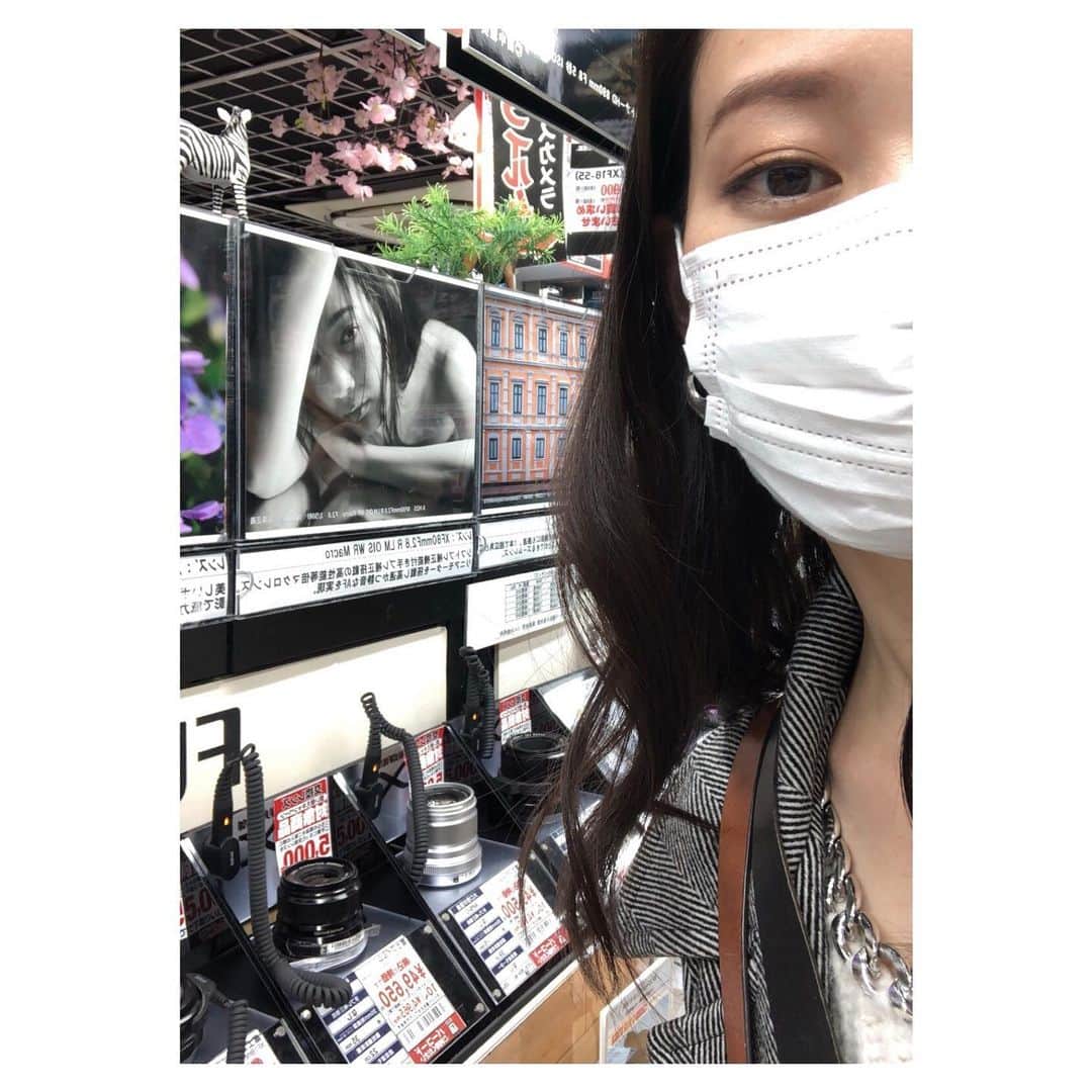 川辺優紀子のインスタグラム：「新宿ヨドバシにあります✨ FUJIFILM X-H2S の作品例のモデルとして撮影して頂きました😊  フォトグラファー 髙桑正義さん @seigi_takakuwa_photography   ありがとうございます！！  #ヨドバシカメラ #fujifilm #xh2s #h2s #富士フイルム #ポートレート」