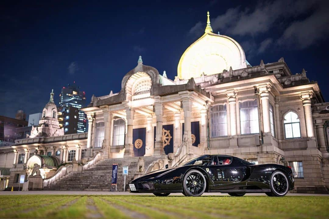 前澤友作のインスタグラム：「MZ Black Enzo   #mzsupercar #Ferrari #Enzo #FerrariEnzo #ferrarispeciale #supercar #kenokuyama #mzsc百景 #フェラーリ #エンツォ #スーパーカー #yusakumaezawa #前澤友作 #横溝直輝 #やまけん」