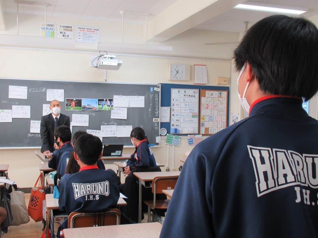 奥井諒さんのインスタグラム写真 - (奥井諒Instagram)「「時差投稿(シーズンオフ編)」 昨年末に埼玉県の中学校でユメセンをさせて頂きました。 中学生を相手に自分の経験や夢について話す事で、僕自身もう一度気持ちが新たになりました。 今年はタイミングが合えば、長崎県内でもユメセンをさせて頂きたいと思っています。 お楽しみに！ #ユメセン  #jfa」1月19日 20時20分 - ryookui