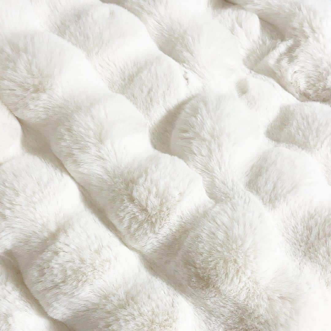 のインスタグラム：「新しく買った毛布のぽこぽこかわいい🐏」
