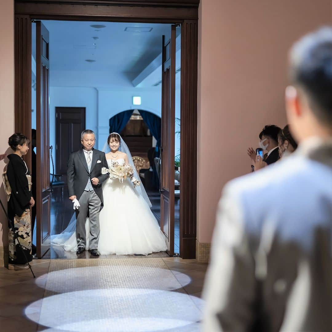 miyakoweddingさんのインスタグラム写真 - (miyakoweddingInstagram)「都ウェディングの結婚式は  オルガンとサックスの生演奏♪  ゲストの皆様との距離が近く  心と心が温かく触れ合う瞬間は  言葉では表せないほど  人生の大切な１ページ  入場前の緊張も  一歩ずつ歩く　バージンロードも  ゲストの皆の笑顔も  嬉しい涙も  一瞬一瞬を　心に刻んでくださいね☆彡  thanks for... @hiroshima_laviefactory  #ステーキ懐石都春日 #都春日 #都 #ステーキ懐石都 #ヴェルデュ都 #都ウェディング #miyakowedding #レストランウェディング #ゲストハウスウェディング #福山市 #披露宴 #2023春夏婚 #プレ花嫁 #卒花嫁 #一日一組 #結婚式 #ブライダル #おもてなし #福山結婚式 #岡山結婚式」1月19日 21時00分 - miyakowedding