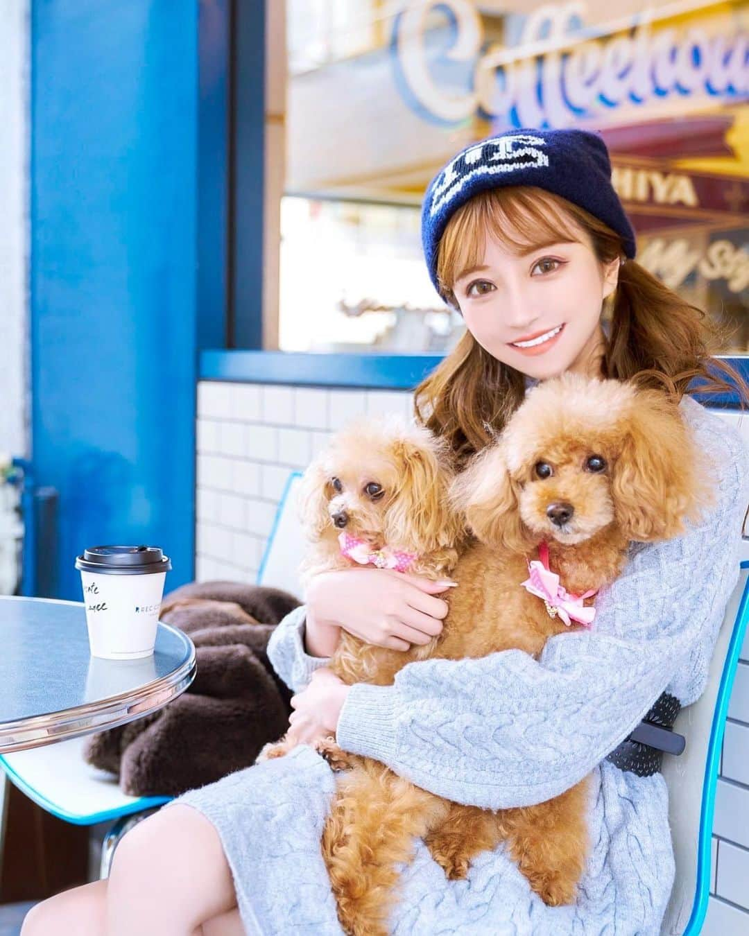 愛沢えみりさんのインスタグラム写真 - (愛沢えみりInstagram)「カフェ☕️🌙三人でお揃いヘアー🐶」1月19日 21時39分 - emiri_aizawa