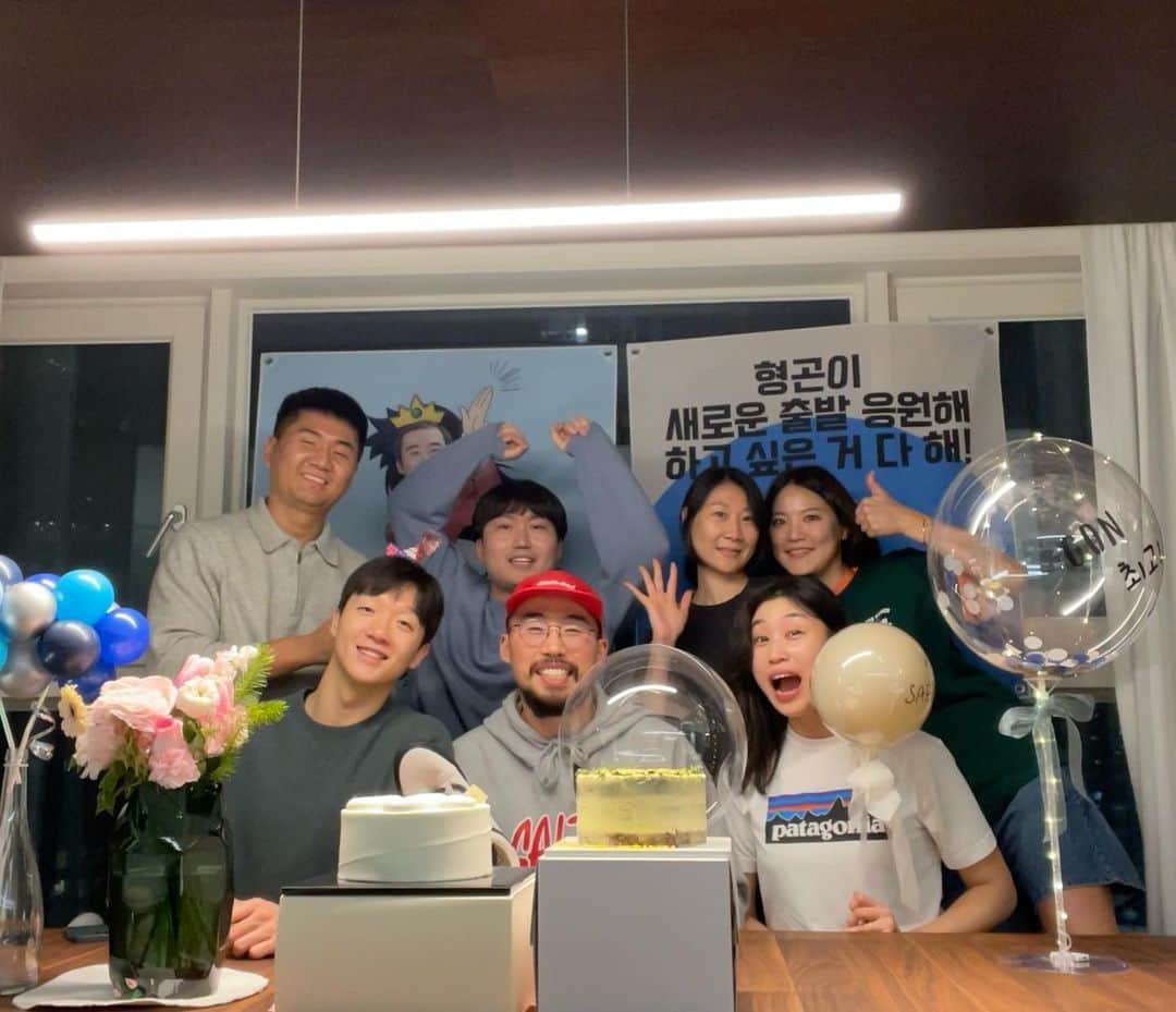 のインスタグラム：「🦅09 내 피드에 꼭 남겨두고 싶은 추억이라서💙 우리우리들 행복하게 잘먹고 잘살고 같이 잘놀기를 :) #우리우리」
