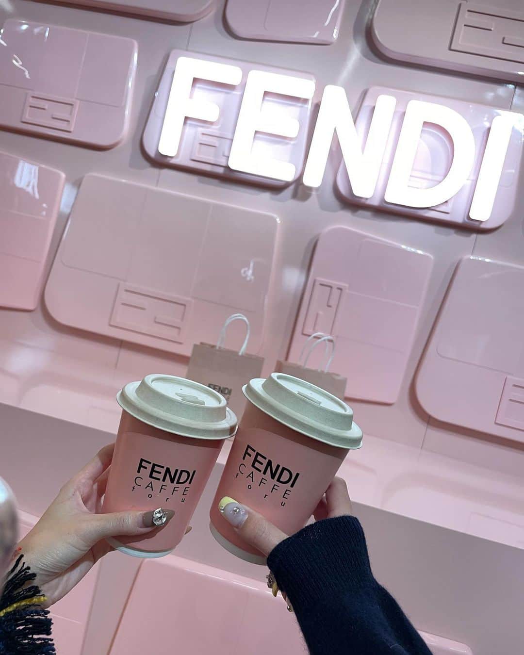 𝐊𝐎𝐘𝐔𝐏𝐈𝐏𝐈 さんのインスタグラム写真 - (𝐊𝐎𝐘𝐔𝐏𝐈𝐏𝐈 Instagram)「☕️🐾🍪　  ♡ FENDI CAFE ♡  #fendiカフェ  #fendicafe」1月19日 22時19分 - pipi____style