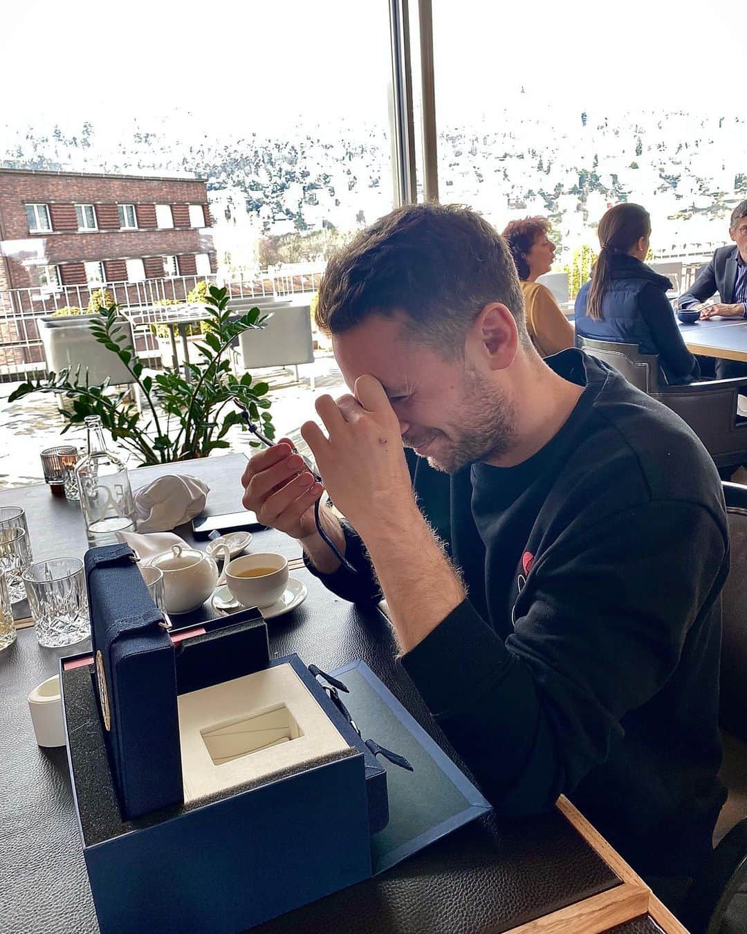 Bastian Bakerさんのインスタグラム写真 - (Bastian BakerInstagram)「Casual lunch with @omega #omegamychoice !! It’s been many years now since I’ve been a brand ambassador for this awesome company. Not even do they have amazing watches, but I also love the people running it ❤️❤️ #snoopymoonwatch #watches」1月19日 23時19分 - bastianbaker