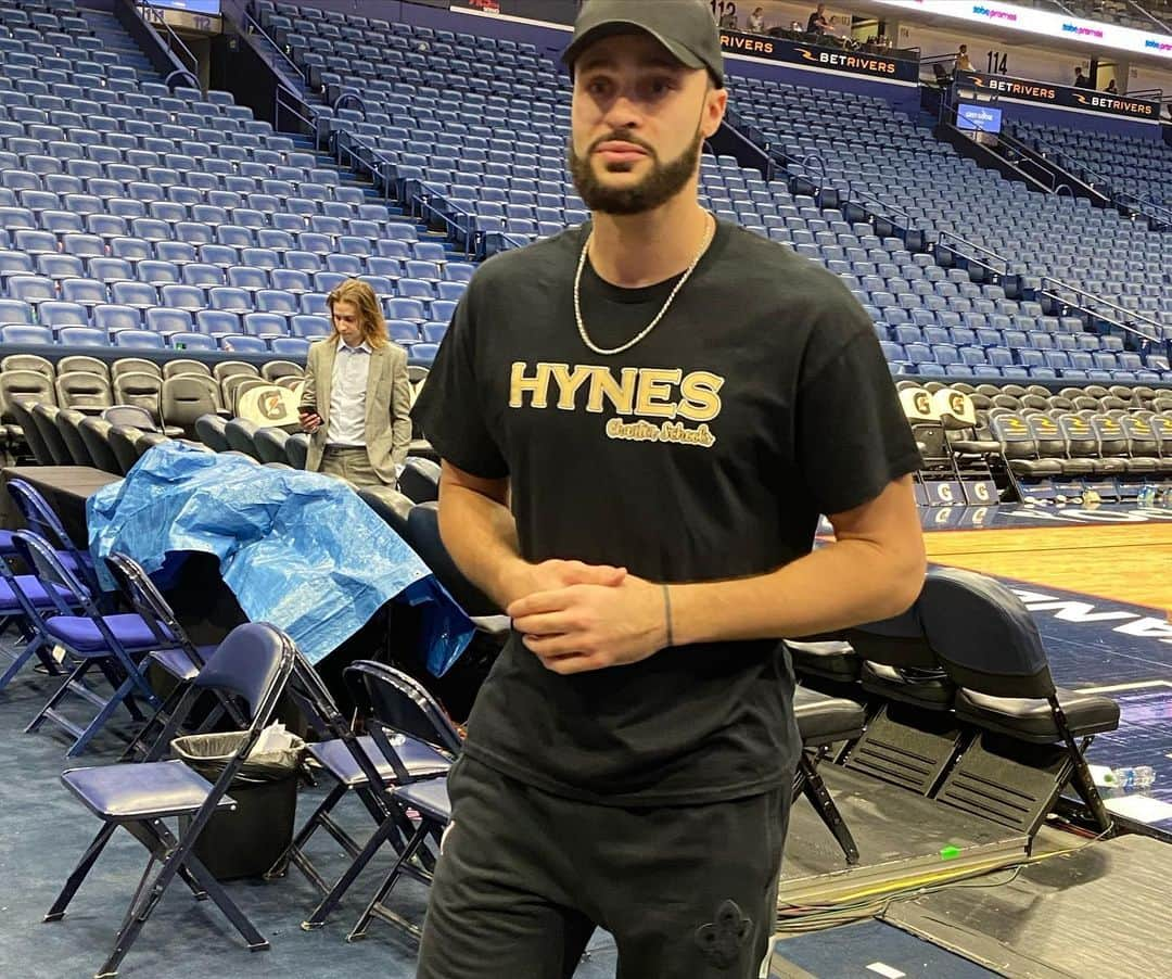 ラリー・ナンス・ジュニアさんのインスタグラム写真 - (ラリー・ナンス・ジュニアInstagram)「@pelicansnba forward Larry Nance met with and did some Q&A for students of @hynescharterschools he invited to the game as part of the Community Ticket Program! Hynes Charter was also the beneficiary for Larry’s Jersey Auction Program for last night’s game! #NBACares」1月20日 4時55分 - larrydn7