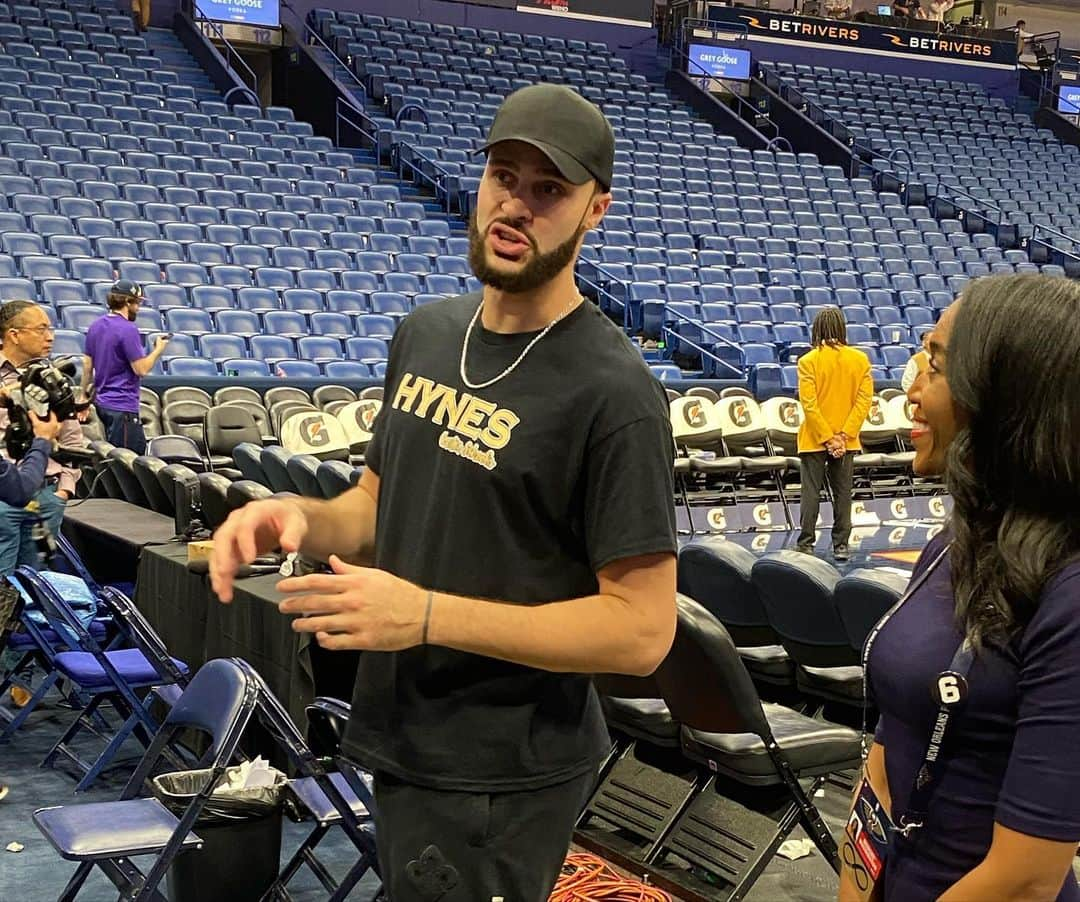 ラリー・ナンス・ジュニアさんのインスタグラム写真 - (ラリー・ナンス・ジュニアInstagram)「@pelicansnba forward Larry Nance met with and did some Q&A for students of @hynescharterschools he invited to the game as part of the Community Ticket Program! Hynes Charter was also the beneficiary for Larry’s Jersey Auction Program for last night’s game! #NBACares」1月20日 4時55分 - larrydn7