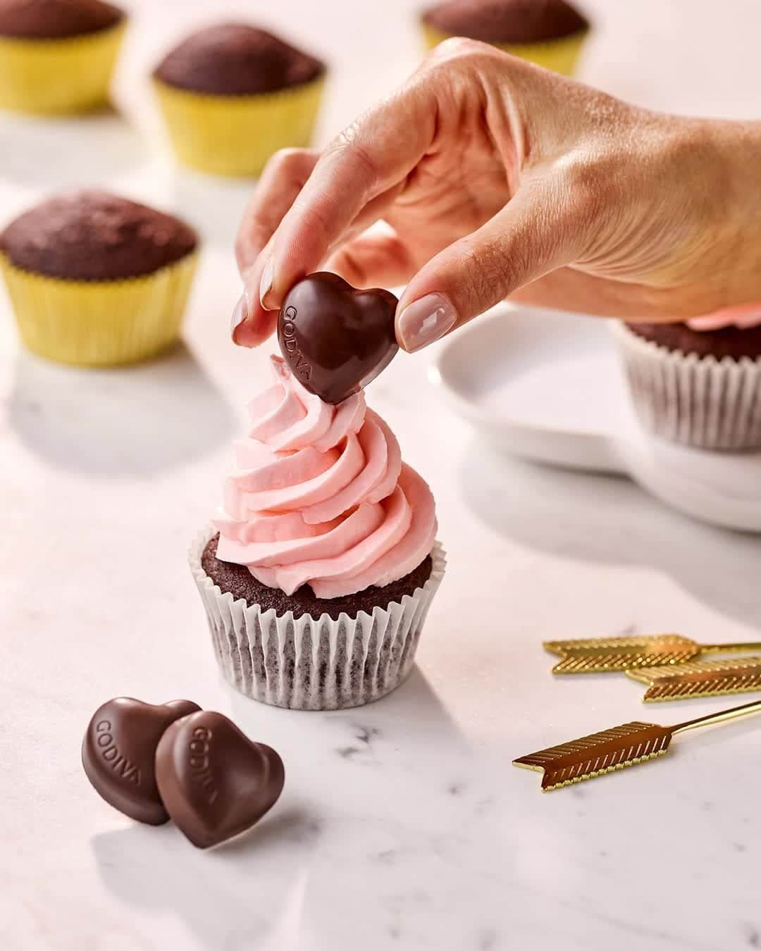 GODIVAのインスタグラム：「This Valentine’s Day, put the chocolate on top of the (cup)cake and impress your friends with the sweetest surprise. 🧁」