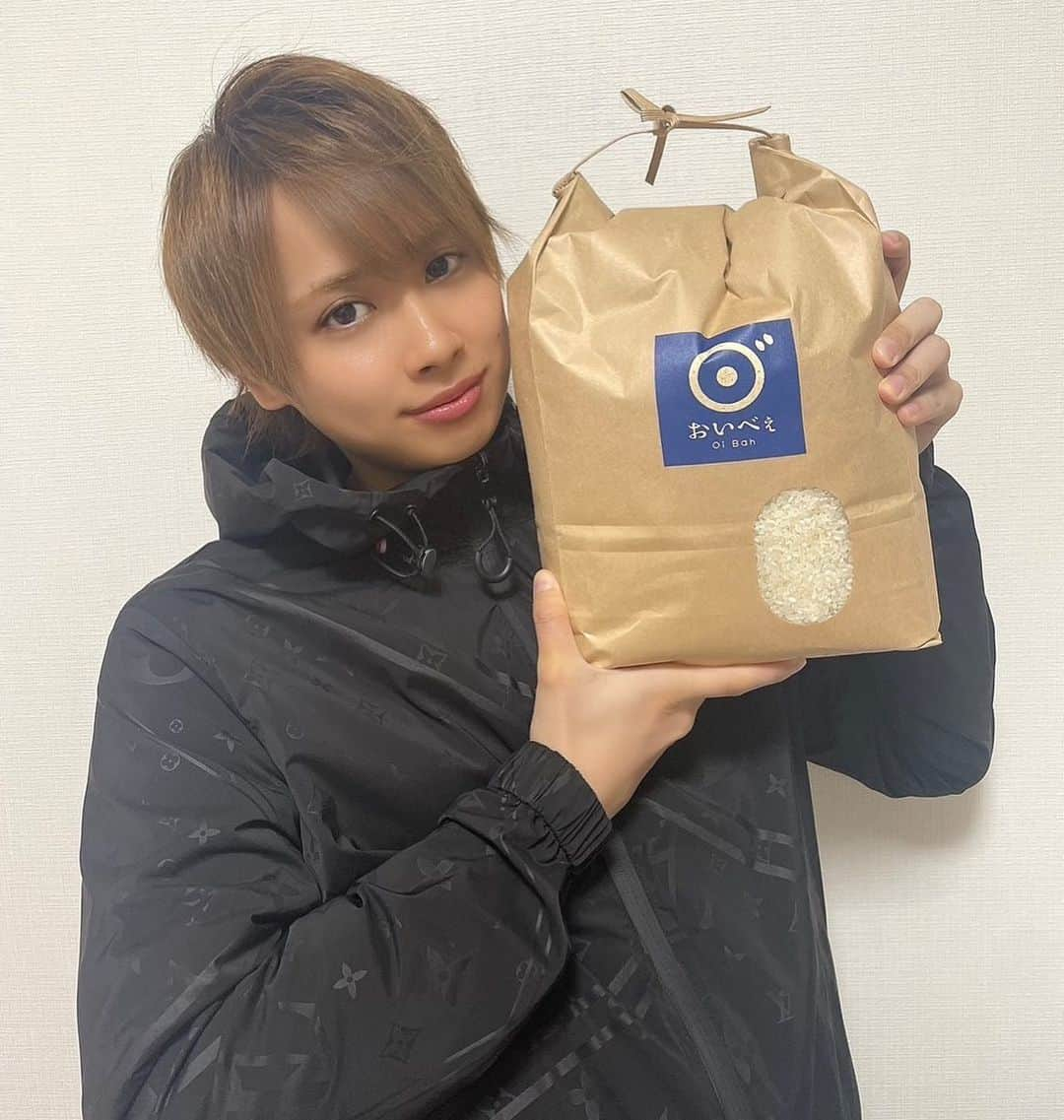 DAIKIのインスタグラム：「ふっくりんこ5kg🌾 北海道産 道南生まれ道南育ちのふっくりんこは お米一粒ひとつぶがふっくらとした食感❣️ 硬さのバランスも良くて冷めてもおいしいと評判のお米です❤️  買うしかない😍  PR @oibah_tokyo #美味しいお米 #精米したて #北海道産 #白米 #お米のおいべぇ #てづくりごはん #自炊ごはん #お米生活」