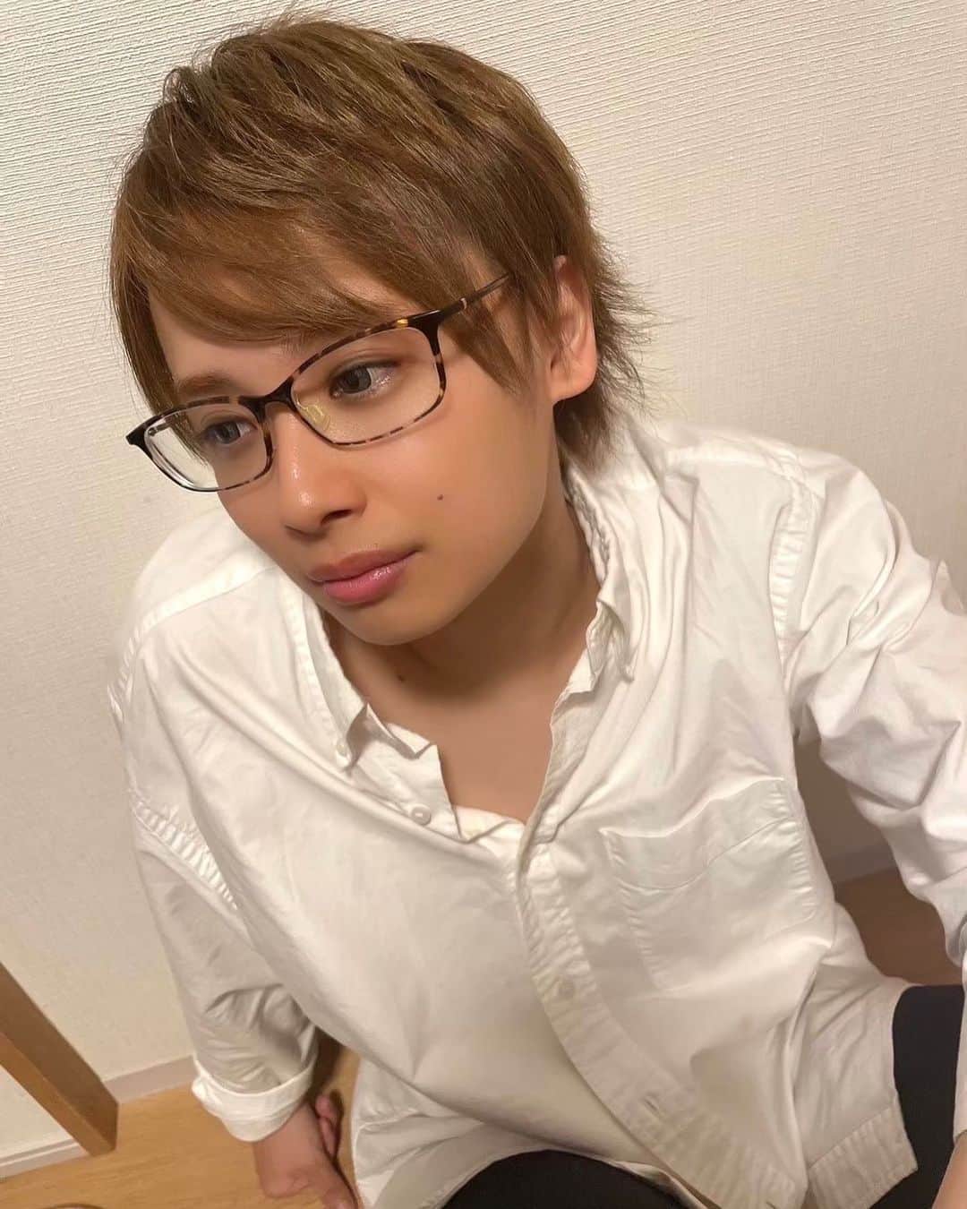 DAIKIのインスタグラム：「『メガネフェチ』  #instagood #photooftheday #fashion #beautiful #happy  #映えスポット #コンカフェ店員 #インスタグラマー　#メガネ男子」