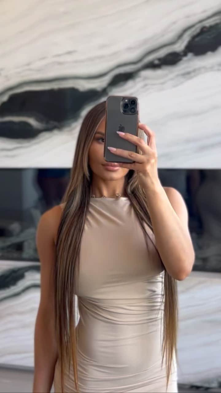 ダフネ・ジョイのインスタグラム：「Can I…? Introduce you to… The Silhouette Collection by @bydaphnejoy 🕊️ Our sexy, sophisticated, elegant and timeless pieces with our now signature buttery smooth fabric is now LIVE on DaphneJoy.co @bydaphnejoy   My most proudest collection yet. I perfected every single stitch of this collection to make it beautiful for every body type. I’m confident you’re going to love it.   Love, Daphne」