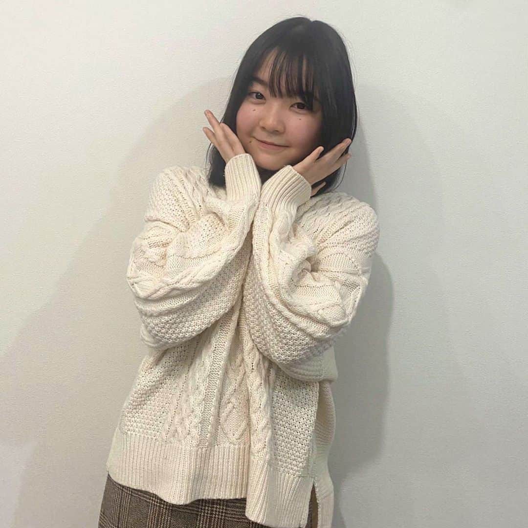芸能プロダクション　アイリンクのインスタグラム：「・ #末國萌(すえくに はなえ)のオフショット📸 春から高校生の14歳です🌸  いろんなポーズを取ってくれるのがかわいすぎて ついついたくさん撮影してしまいました☺️🤍  #アイリンク #芸能事務所 #芸能プロダクション #オフショット #中学3年生」
