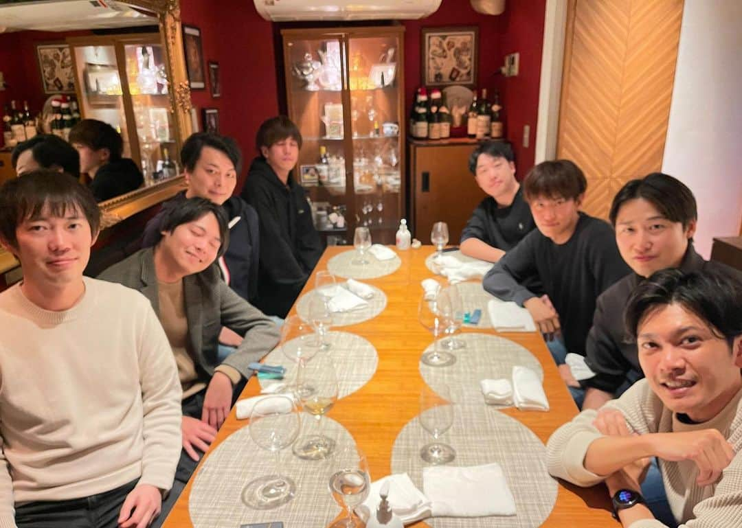 　株本祐己さんのインスタグラム写真 - (　株本祐己Instagram)「2023年新年会。またここで。  創業初期から幹部として支えてくれているこのメンバーで無事に来れました。  誰も離脱しなくて良かった。  次の予約は来年です。 会社は順調に伸びております。 今年も宜しくお願いします。」1月20日 13時12分 - kabumoto1990