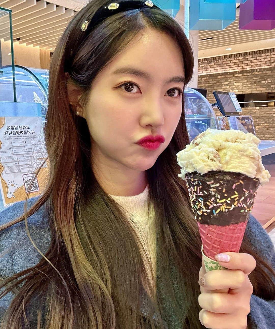 チン・セヨンさんのインスタグラム写真 - (チン・セヨンInstagram)「달달하고 맛난 설날 보내세요😋🍦 ⠀ ⠀ #엄마가예뿌게찍어줌🤭 #사진은애정이라더니🙈 #엄마가나많이좋아하나봐🙈」1月20日 13時57分 - jinseyun.go